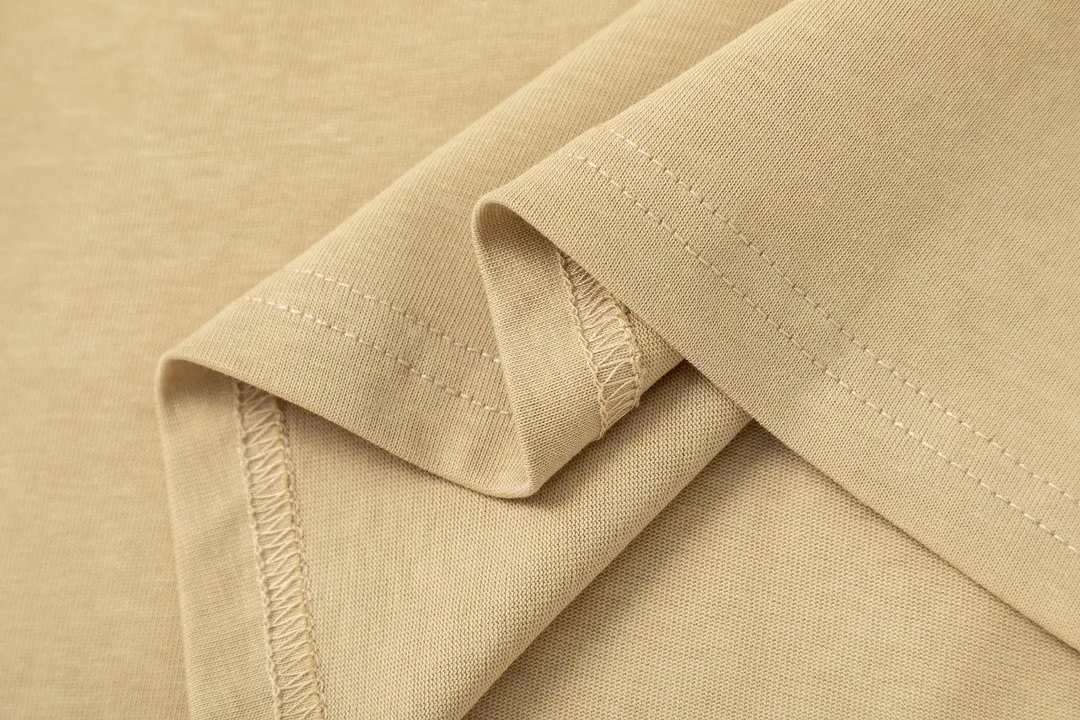 🅿️170 Dior Dior joint stone island series 2025 new three-dimensional silicone letter logo Uniform short-sleeved T-shirt for men and women ·Customized 280 grams of 100% double yarn pure cotton fabric ·Defined dyeing of 32 double-strand threads ·Laser three-dimensional convex glue technology ·Collar label, hangtag, main mark and three labels complete Color: Khaki Size: XS S M L