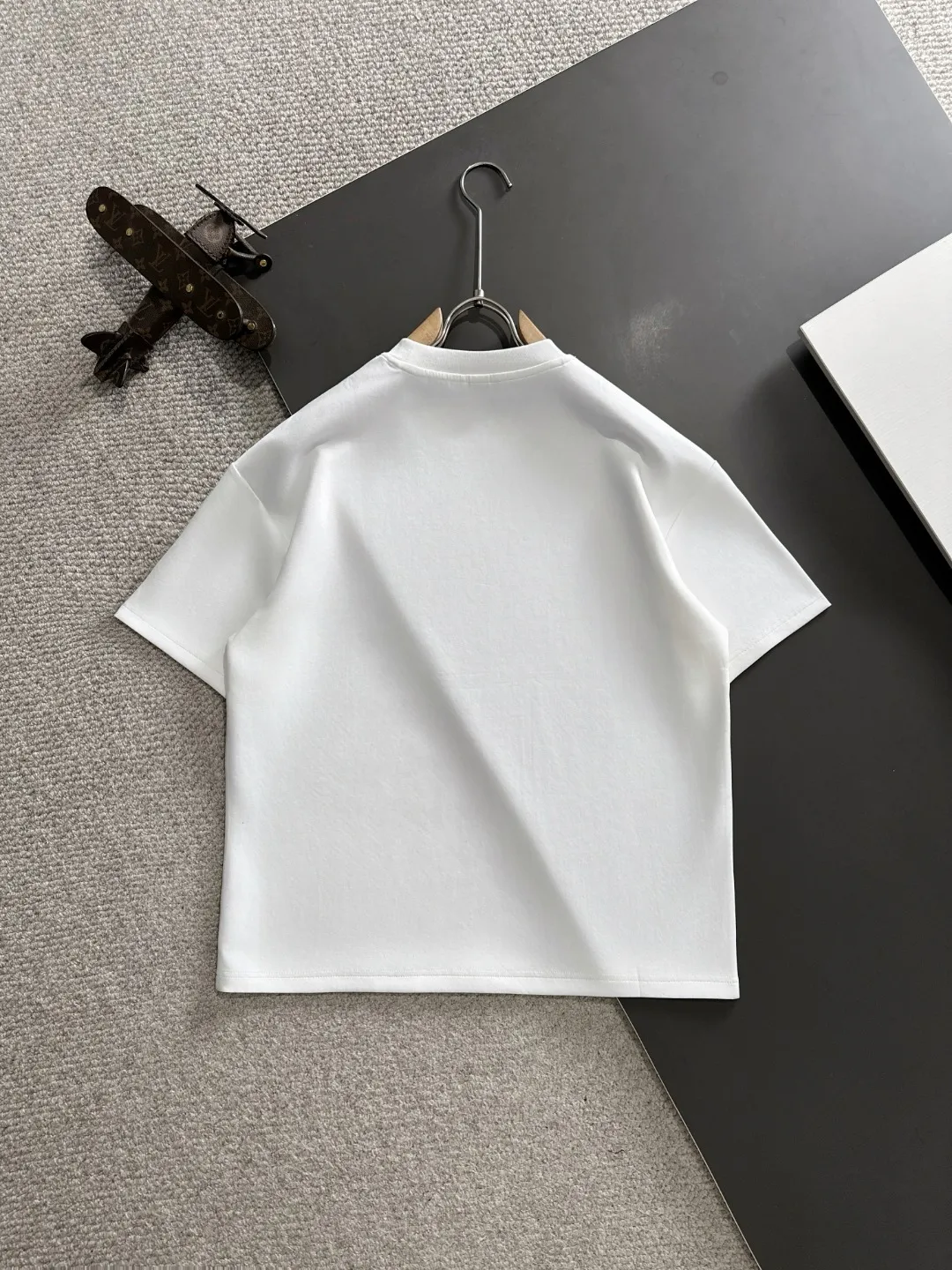 🅿️270 shipped next day Dior 2025 summer new style (top quality, differentiated currency) launches double yarn pure cotton fabric short sleeves, spring and summer catwalk style, personalized and exclusive style, same style for men and women, using imported custom-dyed fabrics, chain bottom back collar, fully shoulder-covering, no deformation or shrinkage when exposed to water, SIZE: M to 3XL