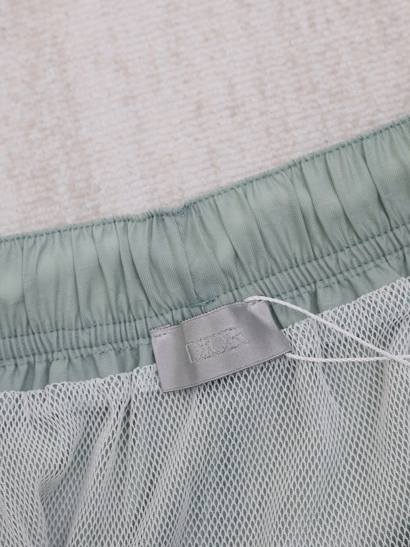 🅿️370 Dio*/Dior mulberry silk and cotton blended jacquard fabric Obliaue jacquard suit shorts This is from the 2024 beachwear limited series, highlighting the classic Oblique print. Carefully crafted from mulberry silk and cotton blended jacquard fabrics, it features a rounded hem design for a casual style. Wear with the matching pieces for a sophisticated summer look.  Size：S/M/L/XL