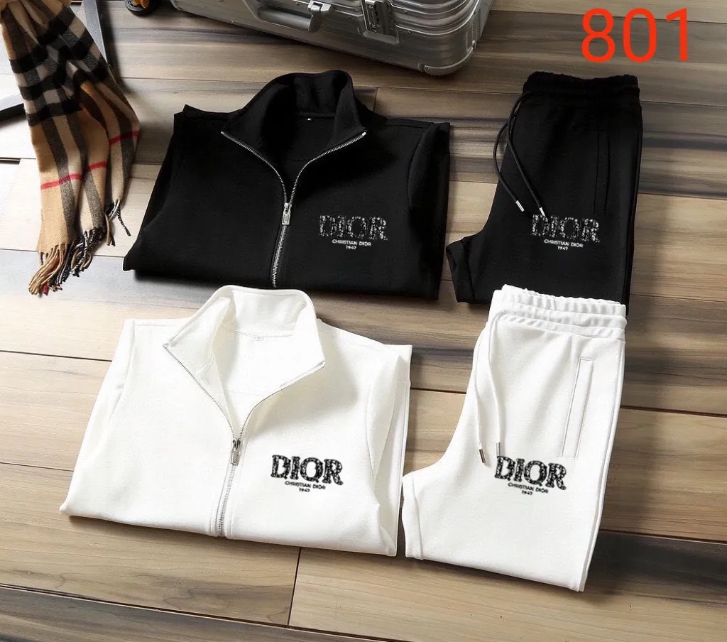 🅿️420 [DIOR Dior] (Fat Man Gospel) hot-selling suit is coming. Focus on the original version of the official website. 2025 new hot-selling cardigan sweater suit. The original order is the best product. 🇭🇰The meticulous work of top designers is dedicated to a fitting and perfect upper body effect. All-natural high-quality Roman cotton 100%, close-fitting comfort, noble and elegant! Original hardware embodies elegance and nobility! Counter size: M-5XL (maximum wear up to 220 pounds)