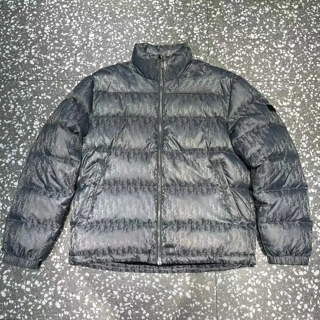 🅿️780 packaged goose down. This color matching does not include duck down. The popular model uses high-quality fabrics to show dazzling and always maintains a high-end and gorgeous design line. The workmanship is fine, symbolizing the highest spirit of French fashion culture. 🔥Counter version⚠️The highest version on the market, super good quality. Original hardware customization, jacquard craft fabric, goose down filling. Color: black, navy blue, sky blue, gray, silver gray, code number: 44 46 48 50 52