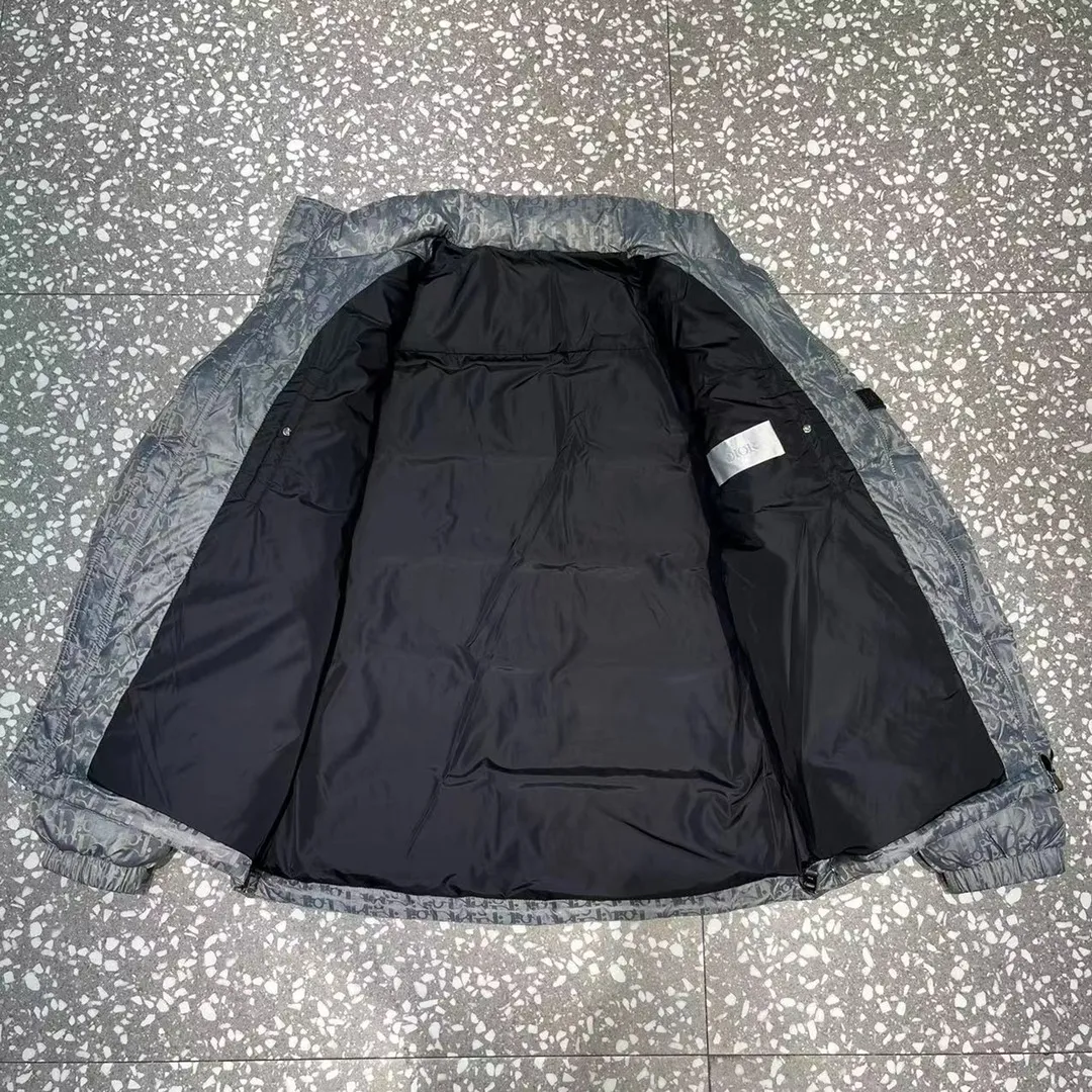 🅿️780 packaged goose down. This color matching does not include duck down. The popular model uses high-quality fabrics to show dazzling and always maintains a high-end and gorgeous design line. The workmanship is fine, symbolizing the highest spirit of French fashion culture. 🔥Counter version⚠️The highest version on the market, super good quality. Original hardware customization, jacquard craft fabric, goose down filling. Color: black, navy blue, sky blue, gray, silver gray, code number: 44 46 48 50 52