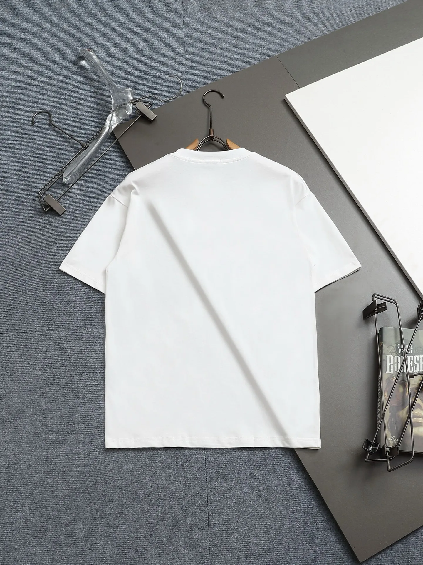 🅿️170 DIOR Dior 2025 SS spring and summer new short-sleeved T-shirt with letter embroidery design, made of 240g double-ply double yarn cotton fabric. The fabric has been washed and treated to make it more comfortable to the touch. Complete with three labels. Color: White Black Size: XS-L