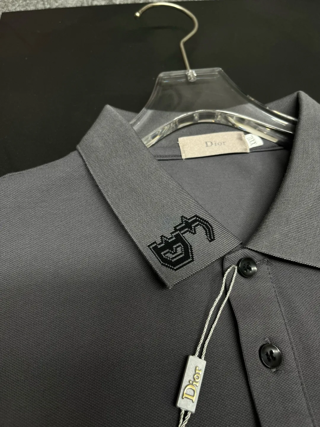🅿️220 DIOR Dior Pocket New Polo Shirt Original fabric Original customized accessories Official same style Made of 210 grams of mercerized pique fabric, customized same vat dyed fabric Very comfortable and smooth to the touch Very wide and stylish Produced by a first-line brand OEM factory Imported Behringer embroidery machine The embroidery is full and textured The collar ribs are woven with imported yarn and will not deform after long-term wear The latest style for spring and summer, fashionable and individual Super versatile and good-looking. It is very suitable for both men and women. It is a must-have item. Color: black, white, gray. Size: M-3XL