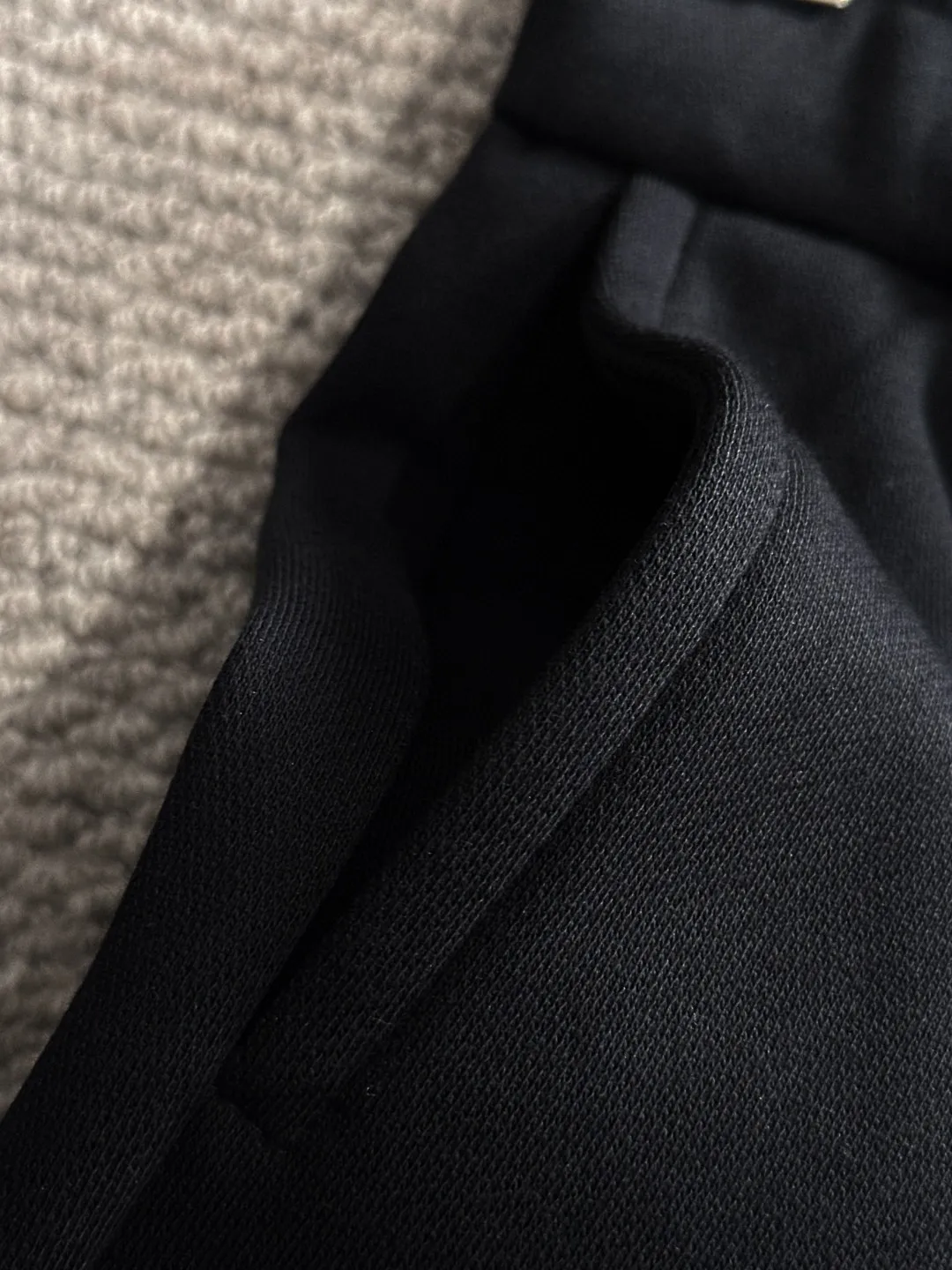 🅿️380 next day shipping Dior 2025 early spring new elastic band casual pants, thickened with velvet to keep warm. The custom-made fabrics at the counter are highly breathable and comfortable, with impeccable details and brand element design concepts, reflecting high quality. It feels delicate and soft! It presents a casual cut and the upper body shape is great! Size: M-4XL