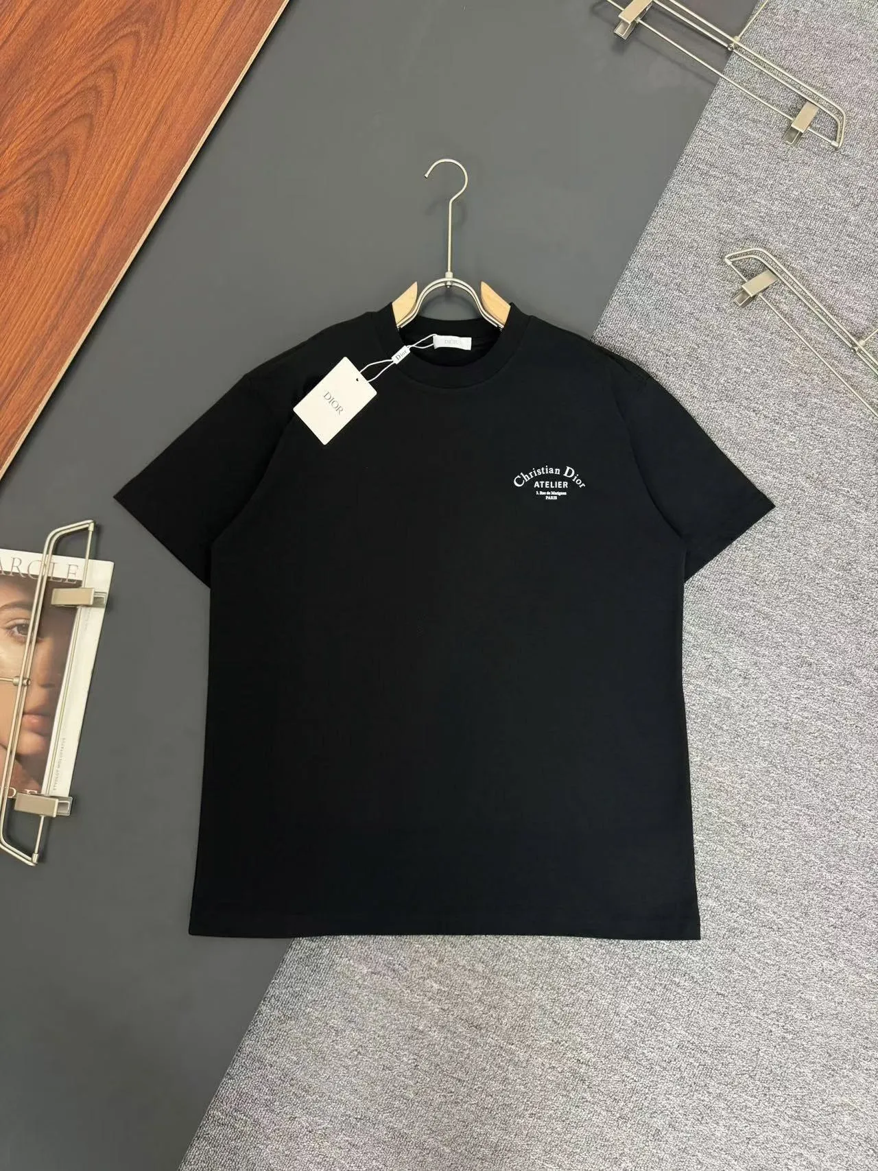 🅿️200 DIOR*Dior*320g heavyweight pure cotton t-shirt, thick, breathable and loose fit. Printed logo design. Spring and summer new round neck fashionable short-sleeved t-shirt. Comfortable against the skin, durable and easy to wear. Meticulous original craftsmanship. A must-have for casual and versatile colors. Color: black white. Size: S M L XL XXL