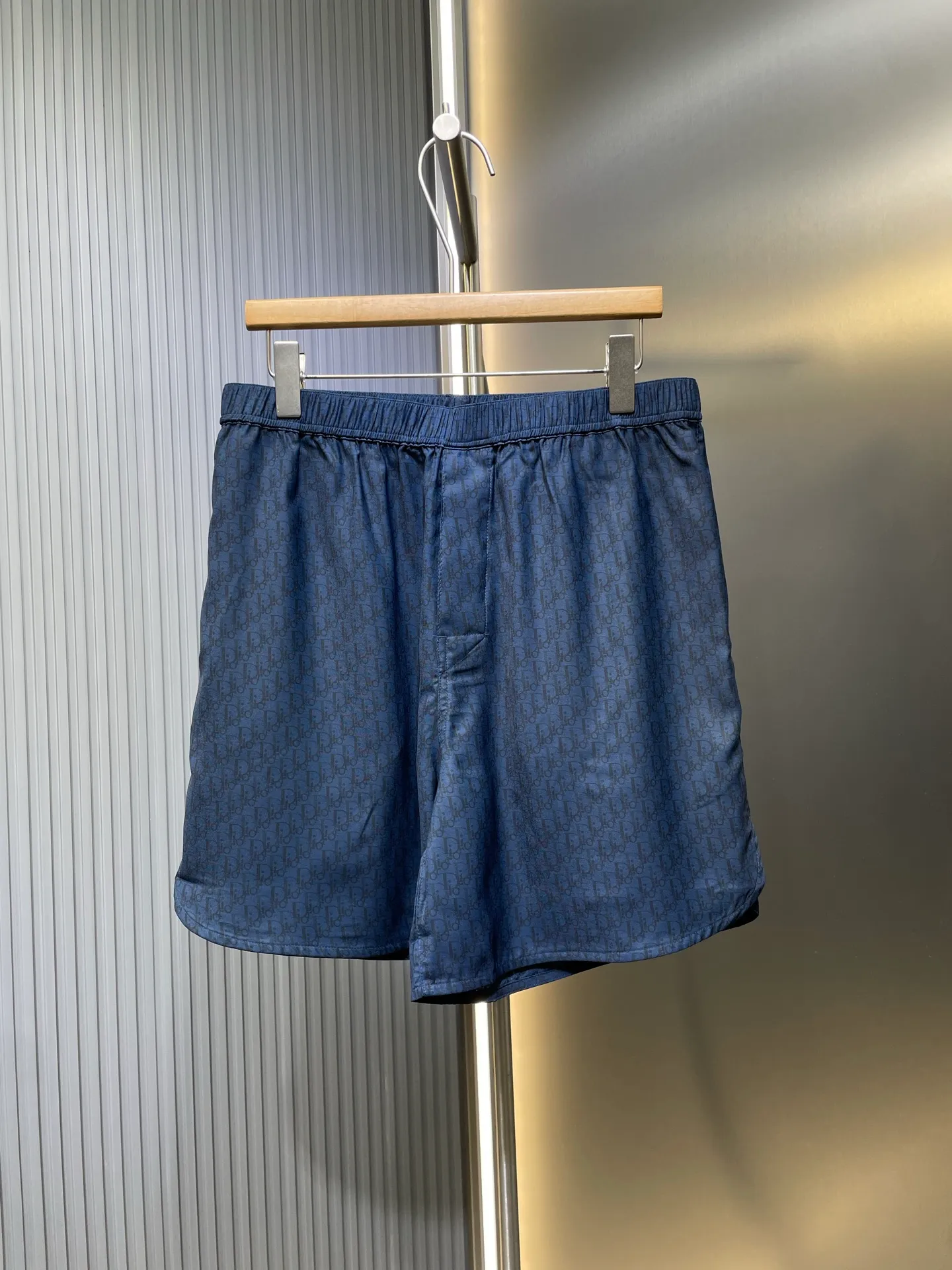 🅿️430 Dior 🌟【Top original order】2025ss all-over logo print suit shorts. The new model highlights the classic Oblique print. Crafted from blue mulberry silk and cotton blend, it features a peaked lapel collar and arc-shaped hem for a casual style. Pair with the matching pieces for a sophisticated summer look. Size: S-XL