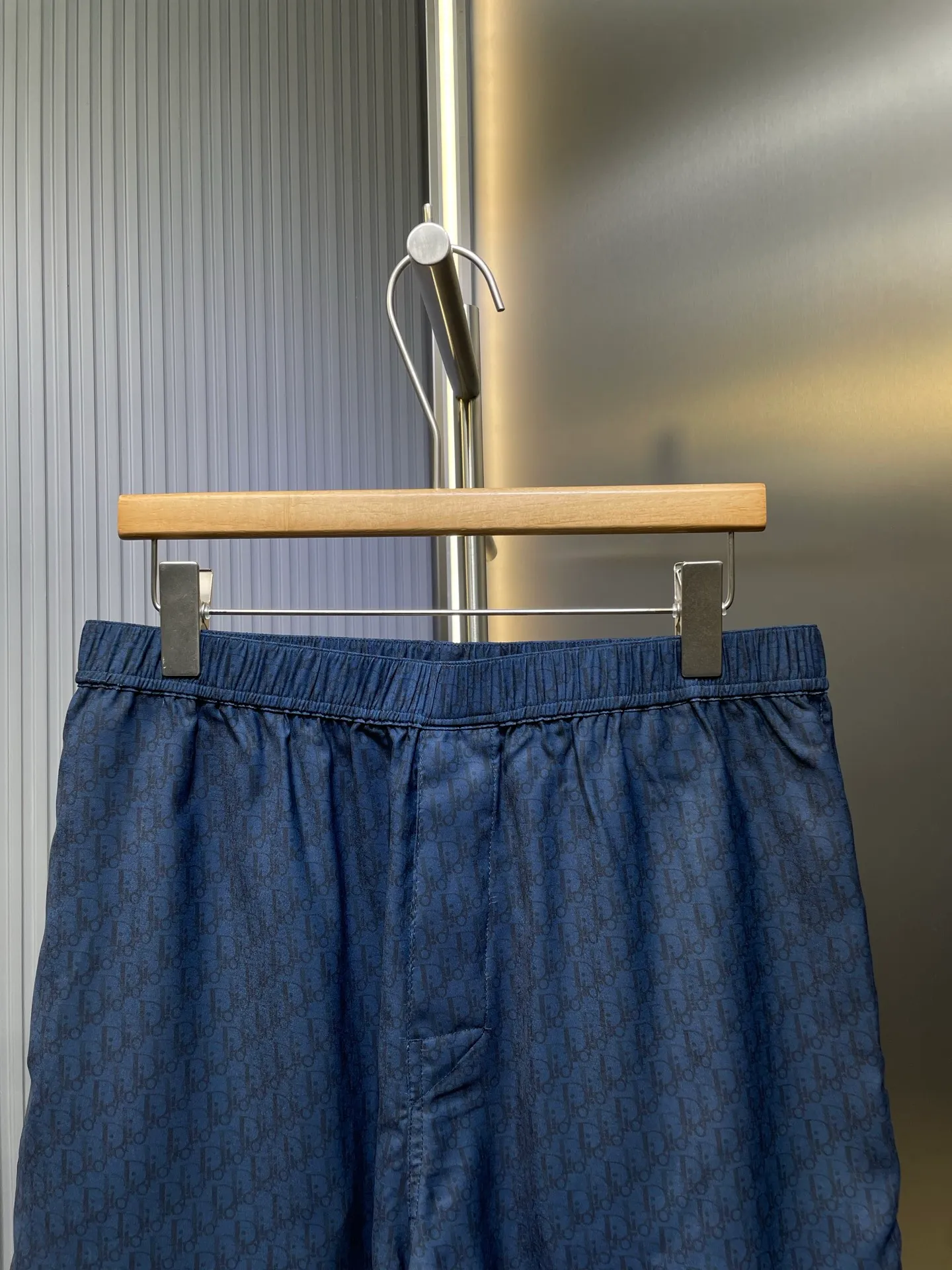 🅿️430 Dior 🌟【Top original order】2025ss all-over logo print suit shorts. The new model highlights the classic Oblique print. Crafted from blue mulberry silk and cotton blend, it features a peaked lapel collar and arc-shaped hem for a casual style. Pair with the matching pieces for a sophisticated summer look. Size: S-XL