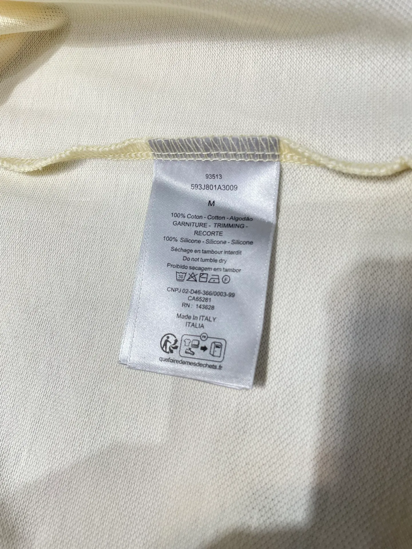 🅿️340 Dior Diamond 🌟【Top original order】Patch polo shirt customized pique pure cotton sateen. Breathable air cotton. Enjoy the cotton feeling in the clouds. Soft and waxy to the touch. Light and draping. With its black color as deep as the night sky, it interprets the ultimate low-key and luxury. The Dior Diamond rubber patch logo on the chest is vividly displayed on the clothes, highlighting the unique identity and charm. Noble choice with extraordinary taste. Craftsmanship 1: Imported special machine infrared positioning "Dior patch" is used to position the "Dior patch" more accurately and firmly. Process 2: The fabrics are washed and feel better. Not easy to deform, not easy to shrink, not easy to fade, and maintain long-term beauty. Accessories: Customized 1:1 Dior patch. Customized 1:1 Dior laser real shell buttons. Customized 1:1 Dior trademark. Version: Loose version. Size: S M L XL