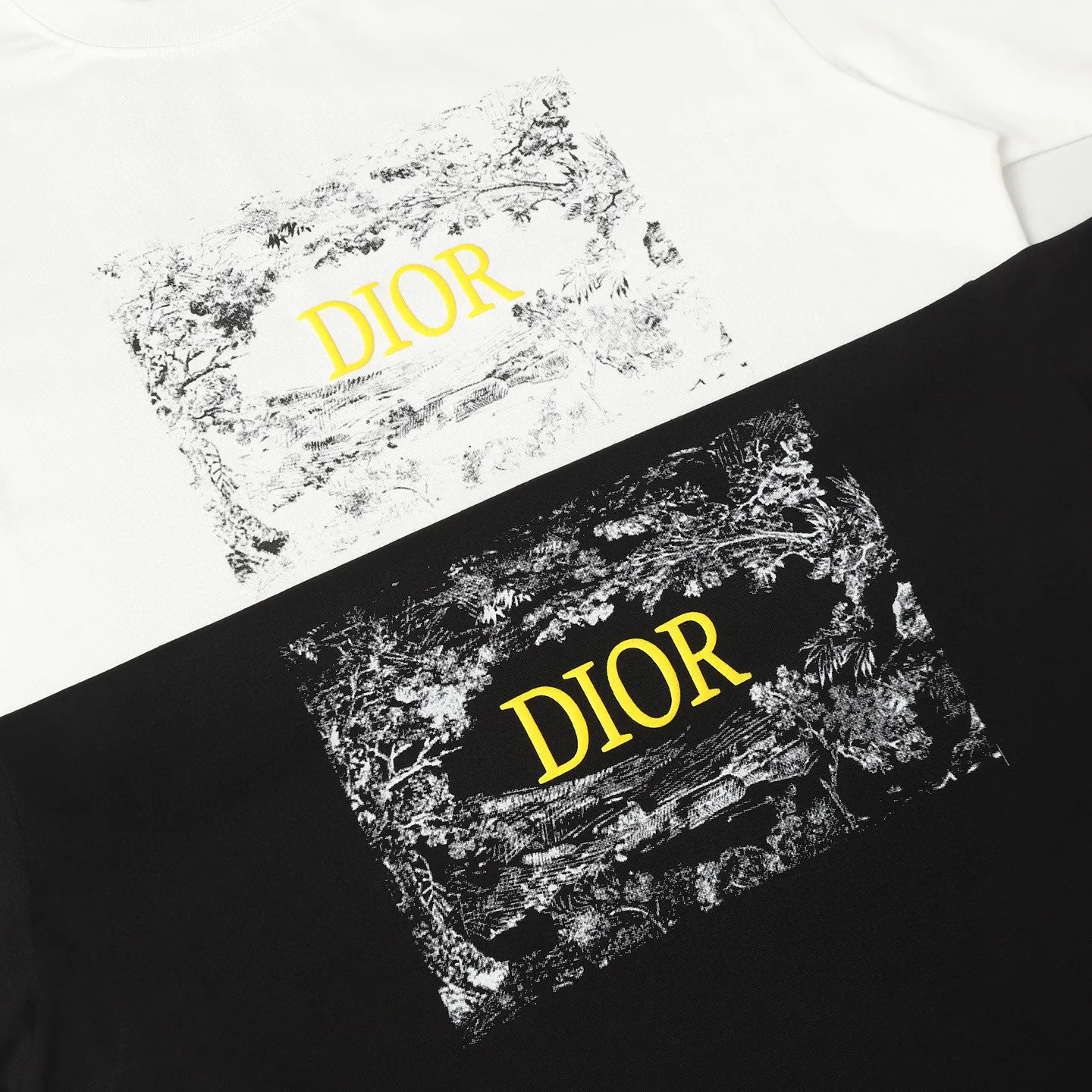 🅿️170 DIOR/Dior 25SS new hot-selling joint model T-shirt short sleeves with floral letter logo pattern on the chest. The first thing that catches the eye is the loose and comfortable black and white solid color versions~~ The ribbed round neck has become the best modification of its version, and the D family is used as the upper body The LOGO is listed on the chest, which highlights the texture even more! The most traditional modification method and the simplest color scale contrast form the strongest and direct contrast, and this is often the most concise and clear minimalist modification method~~A kind of nostalgic classic atmosphere is also there This work spreads inadvertently!! It is made of 280 grams of cotton material, which is unparalleled in terms of upper body comfort. It can be said to be a must-have companion in summer. Its excellent breathability and comfortable wearing feeling are unparalleled ~ Recommended!! Color: black, white SIXE: XS-L