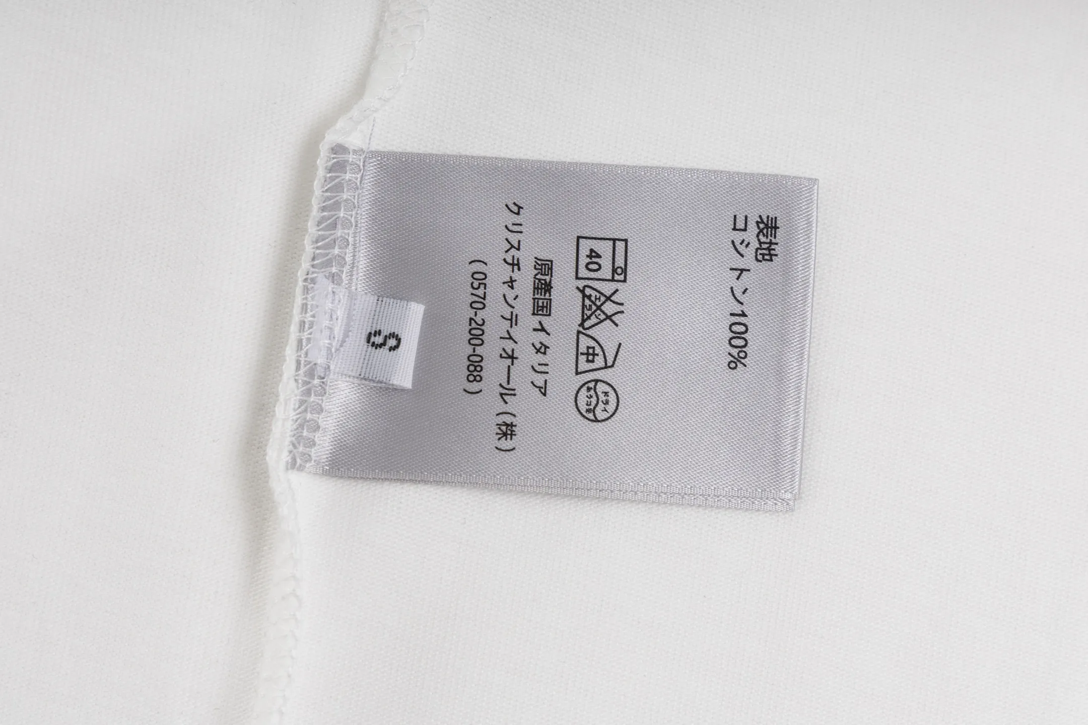 🅿️250 Style No. B44 Dior Year of the Snake limited letters heat-pressed long T. Same style as the DIOR official website. Fabric: 32-count double yarn 300g pure cotton fabric. Weaving and dyeing threads of the same color in the same cylinder. Consistent colors. Process: imported machine high-temperature hot-pressed snake logo. Supporting: complete three labels. Cardboard. Oil paper code sticker packaging. High-temperature pre-shrinking process before production. No shrinkage and deformation. Imported machine professional plate making os version Can wear up to 200 pounds. The size is measured manually. The error of 2-3cm is normal. Color: black white size: s m l xl