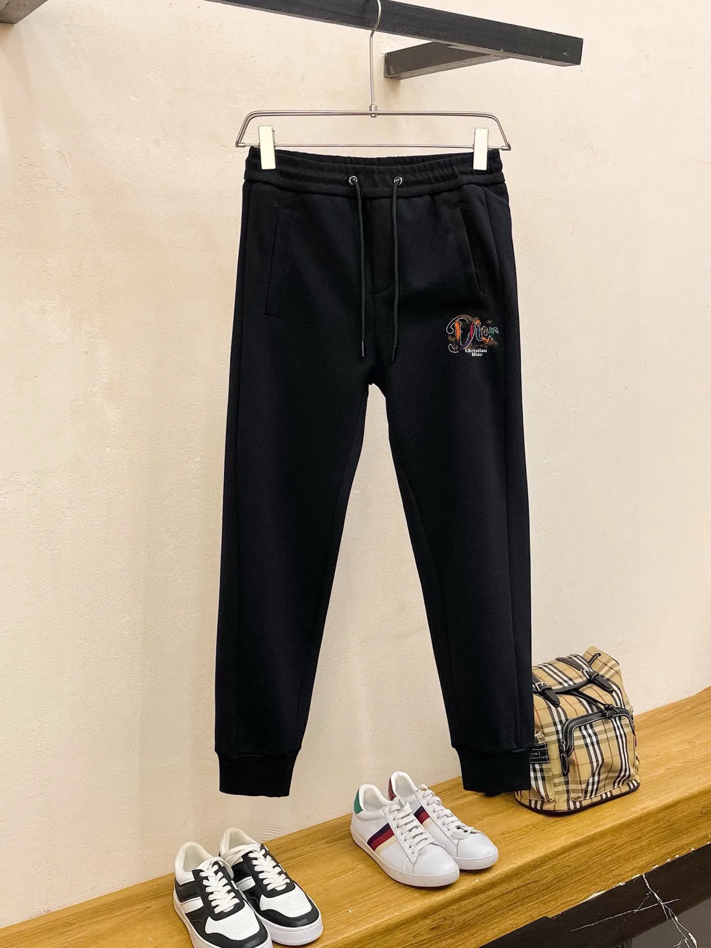 🅿️420 direct batch [DIOr] (Fat Man Gospel) popular suit is coming. Focus on the original version of the official website. 2025 new popular cardigan sweater suit. The original order is the best. 🇭🇰The meticulous work of top designers. Just for a fitting and perfect upper body effect. 100% natural high-quality Roman cotton, close-fitting comfort, noble and elegant! Original hardware embodies elegance and nobility! Counter size: M-5XL (maximum wear up to 220 pounds)