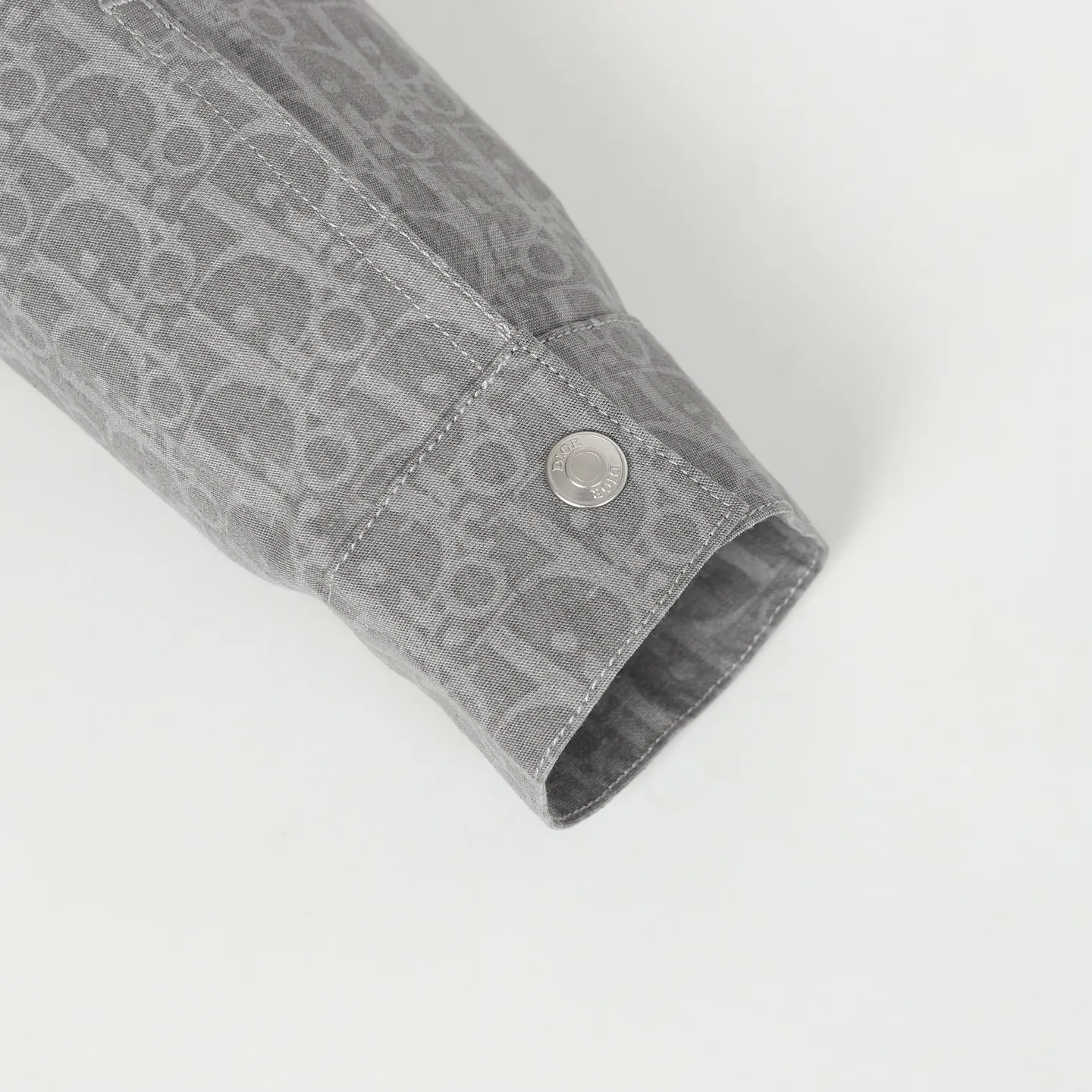 🅿️680 DIOR/Dior dark pattern all-over hooded zipper jacket. This hooded zipper is decorated with Oblique printing, a new interpretation of Dior's classic pattern. Crafted from gray cotton denim, the zip is decorated with the Dior signature. The unique minimalist design can be worn with accessories or for a more classic look.  Size：S/M/L/XL