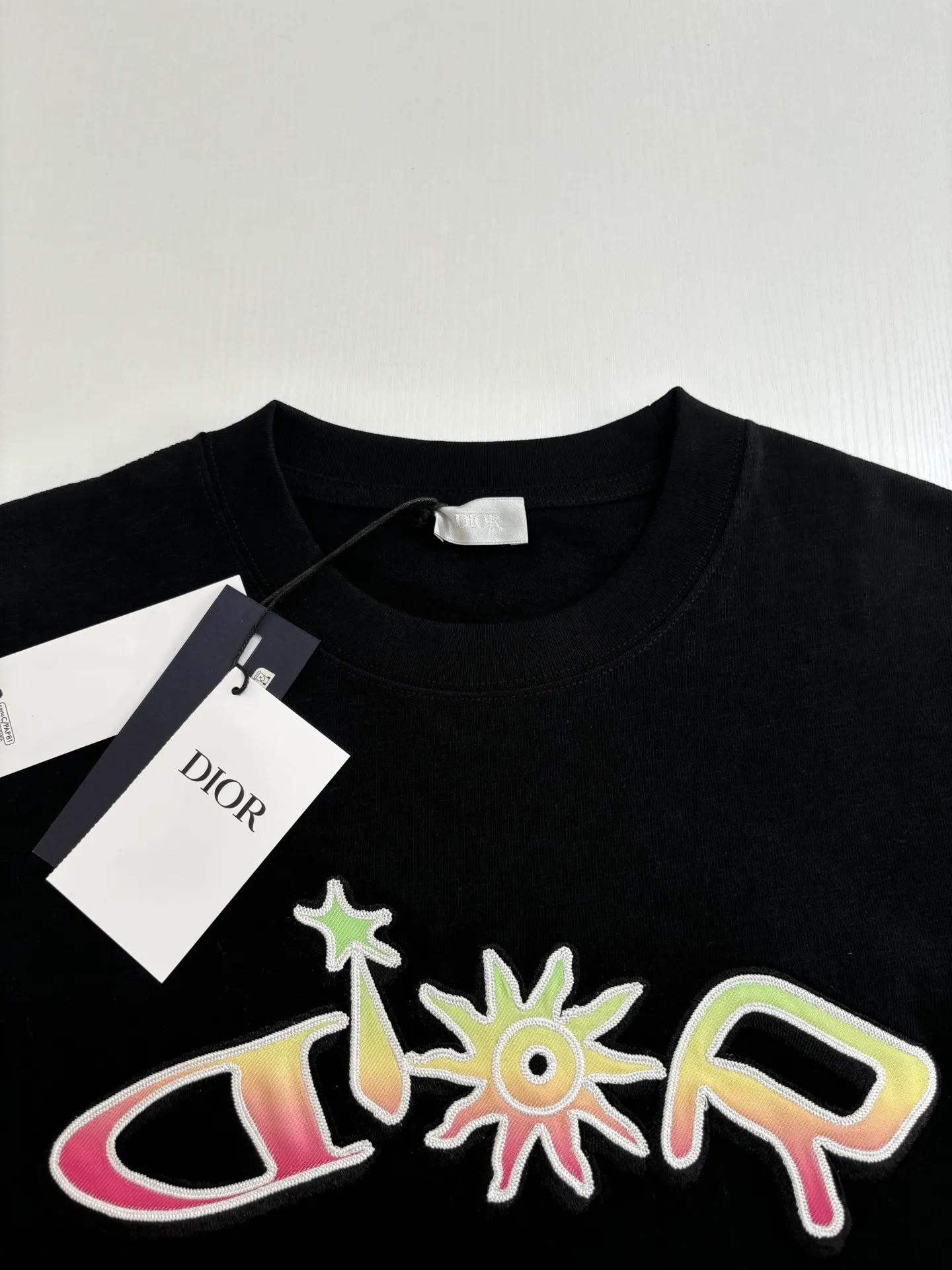 🅿️290 Dio*/Dior 25SS new gradient color embroidered Hamilton joint short-sleeved T-shirt is carefully made of white cotton slub jersey fabric. It is decorated with a multi-color joint series logo on the chest, reinterpreting the logo in a graphic style, and the number 47 is a tribute to the historic year. Featuring a sporty silhouette, it can be worn with or oversized.  Size：S/M/L/XL