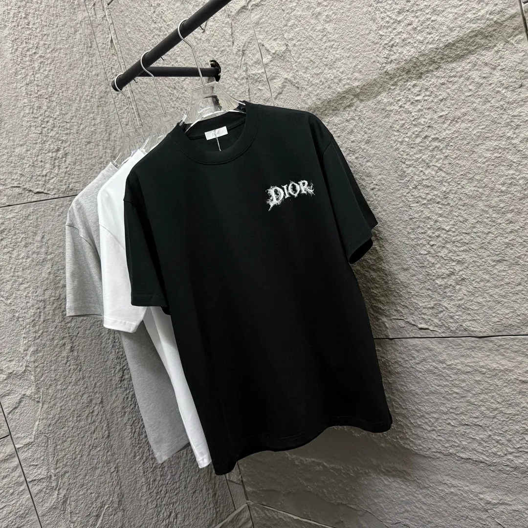 🅿️180 Dio* Dior 2025 spring and summer new style Classic splash lettering front and back printing Simple and elegant Customized double yarn plain cotton fabric Short-sleeved T-shirt Uniform for men and women Color: Black White Angora Red Size: S (90-130 catties) M (120-150 catties) L (140-165 catties) XL (160-180 catties) XXL (180-210 pounds)