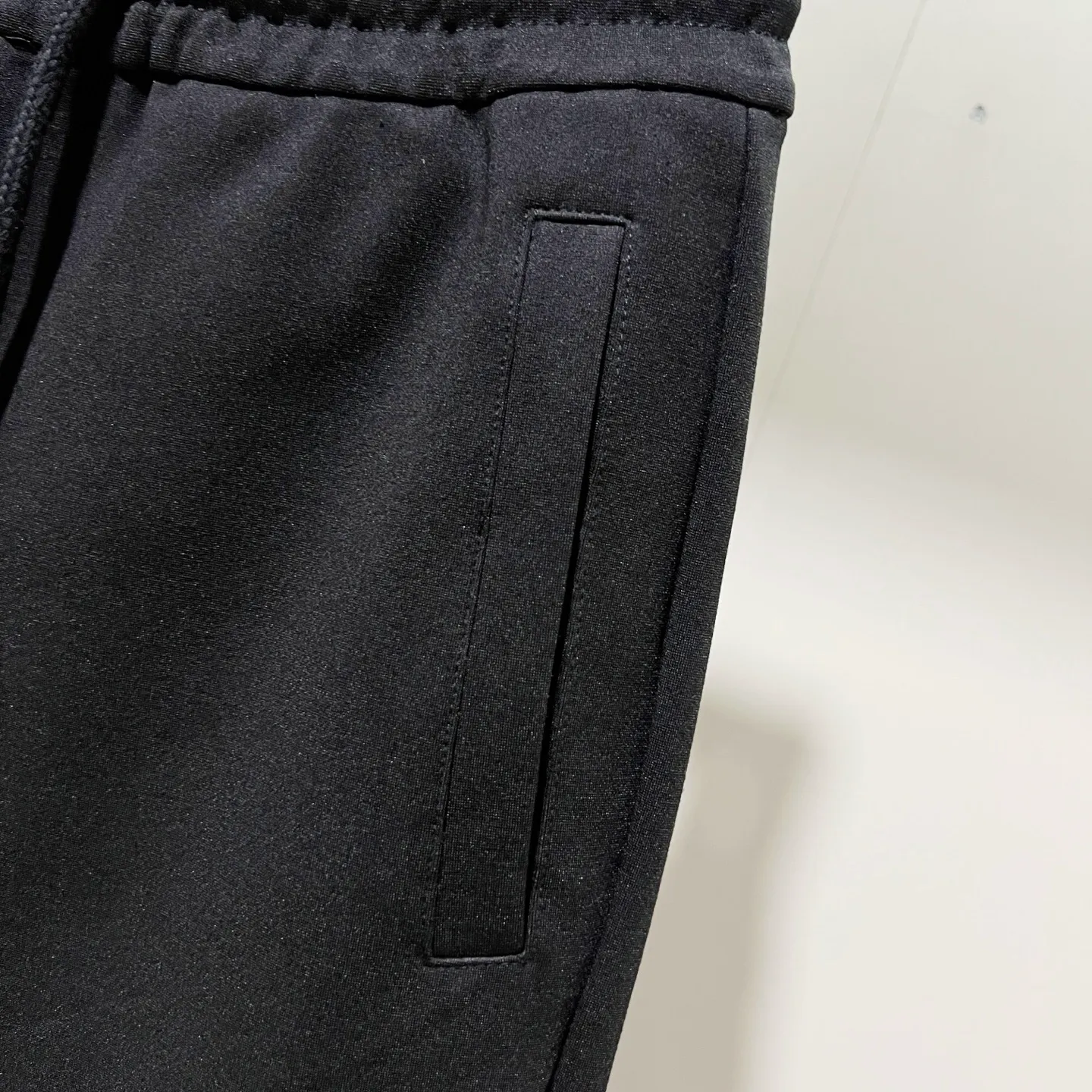 🅿️260 DIOR/Dior custom fabric suit casual sweatpants, contrasting color splicing technology, presbyopic letters LOGO printed all over, official synchronization, high version, high quality, fashionable personality, versatile trend, pure original quality, original fabric, tag, collar label, washed wheat, three complete standards, color: black. Size: S-2XL