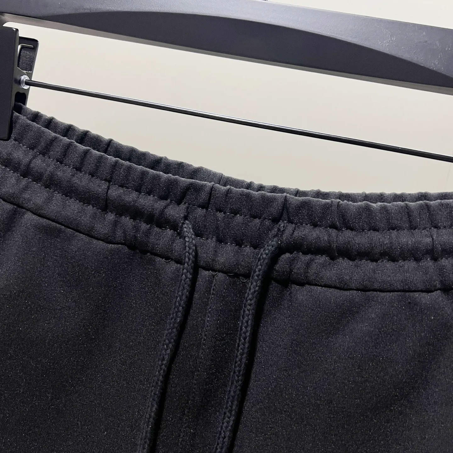 🅿️260 DIOR/Dior custom fabric suit casual sweatpants, contrasting color splicing technology, presbyopic letters LOGO printed all over, official synchronization, high version, high quality, fashionable personality, versatile trend, pure original quality, original fabric, tag, collar label, washed wheat, three complete standards, color: black. Size: S-2XL