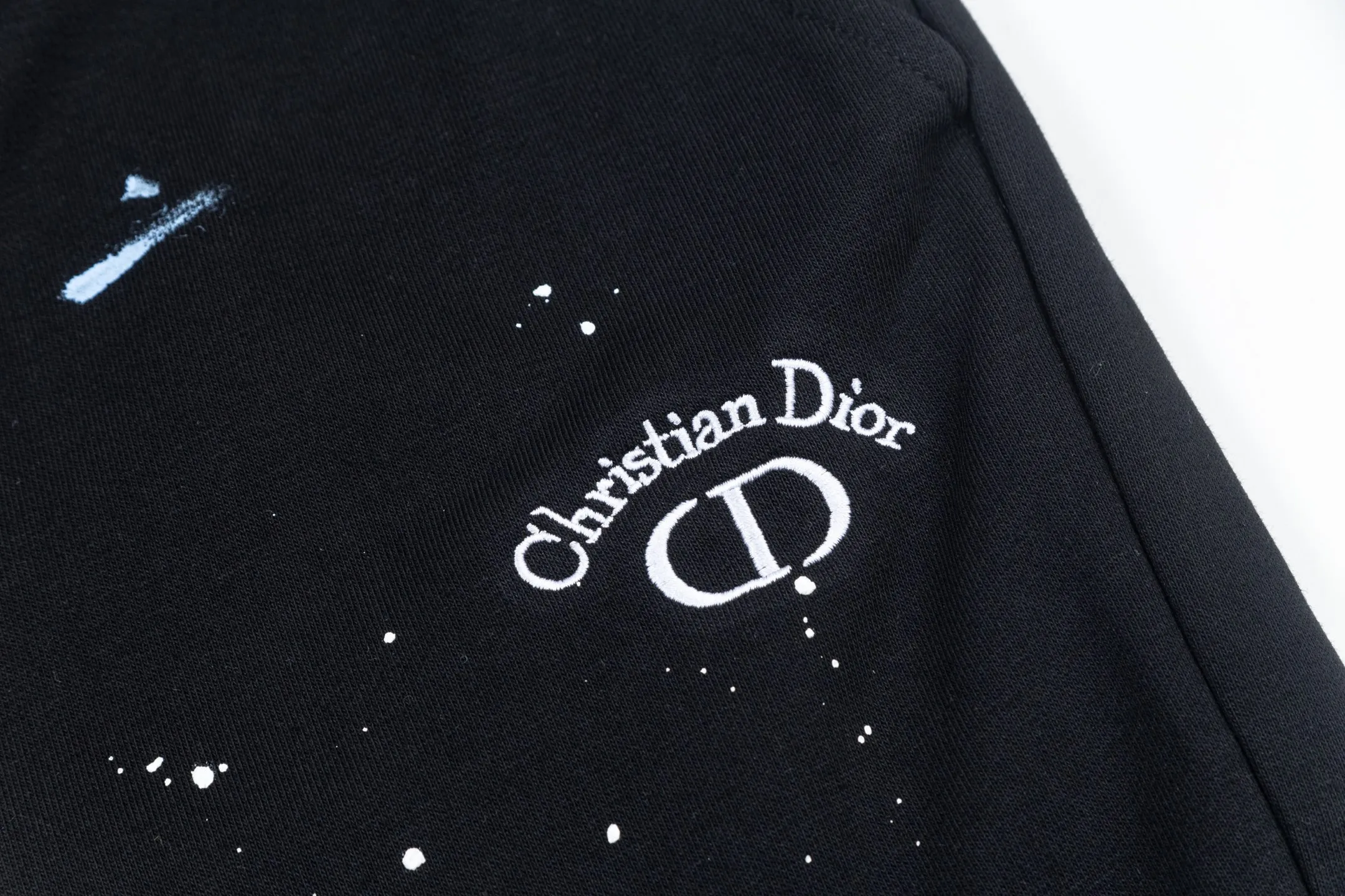 🅿️200 DIOR 2025 new model, light luxury, daily commuting for men and women, high-density embroidered CD letter logo, hand-painted graffiti embellishment, casual shorts ·Customized terry fabric ·Adjustable elastic waist design ·Waist label tags, three wash marks complete Color: Black Size: S M L XL
