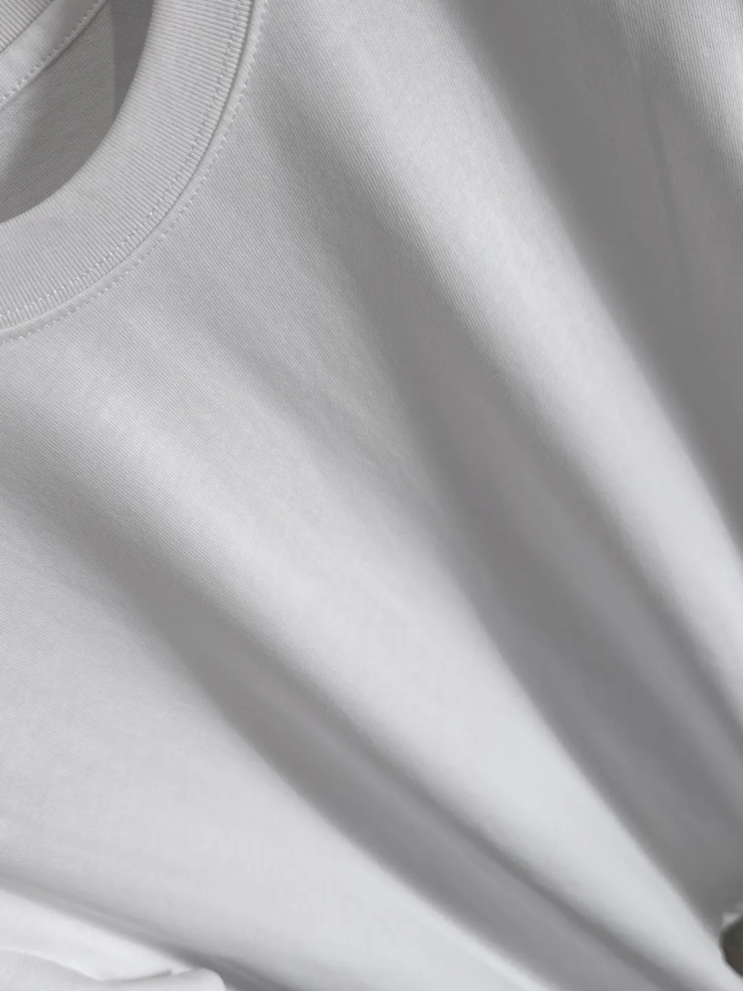 🅿️270 shipped next day Dior 2025 spring and summer new style (top quality, differentiated currency) launches short-sleeved double-yarn pure cotton fabric, early spring catwalk style, personalized and exclusive style, same style for men and women, using imported custom-dyed fabrics, back collar, chain bottom, fully shoulder-covering, no deformation or shrinkage when exposed to water, SIZE: M to 3XL