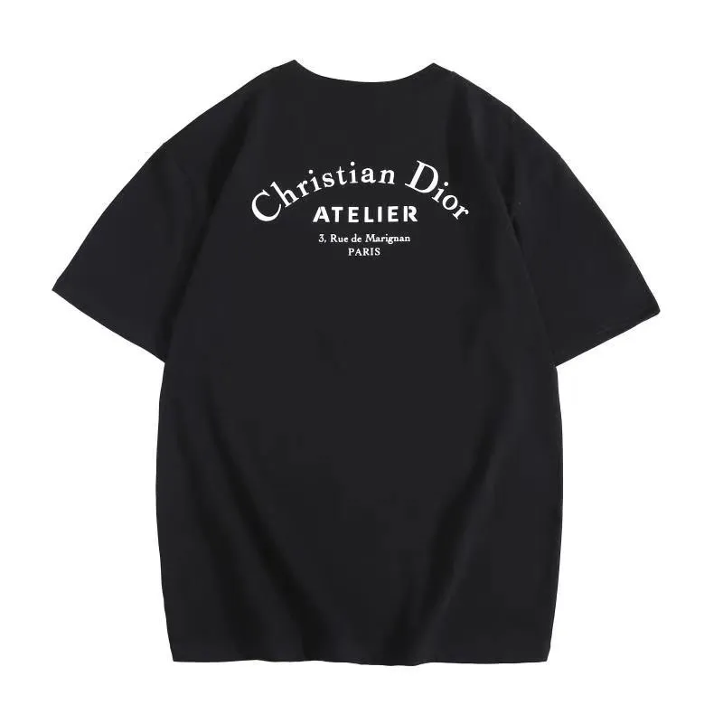 🅿️190 (with suitcase +5) CD slogan printed short-sleeved T-shirt. Fabric: Specification uses 16-count single yarn, 230g, 100% cotton. Lamborghini in knitting. If you can’t find it in stock in the market, you must have it custom-woven and dyed! The fabric was taken back and washed, and there was a layer of white mist on the surface, which was consistent with the original product. It belongs to a highly sensitive special color system and is the most difficult challenge in the industry. Our requirement for the fabric is that it must be consistent under UV light d65 light... Different light colors are consistent with the colors displayed by zp. The market is the most consistent under primary color lights! Imported dyes were used, and it only took half a month to adjust the color. It is impossible to achieve this color with ordinary dyes, and it was changed nearly seven or eight times! You can imagine how difficult it is to operate this one! The fabric cost is twice that of ordinary color fabrics, and the cost is extremely expensive! I can’t claim that the fabric restoration is 100%, but I’m sure it’s 98% consistent! zpEvery item has differences, not to mention us! At present, I have not seen any color in the market that is closer to ZP than ours. All major versions are welcome to come and compare 🆚 Printing: Using imported glue, no burrs, the printing texture is clearly visible, the printing details can be seen in the picture, and even the appraiser can’t fault it! The wiring workmanship is completely consistent with ZP, with 0 errors. I supervise the whole process and it is impeccable! Size: XS S M L