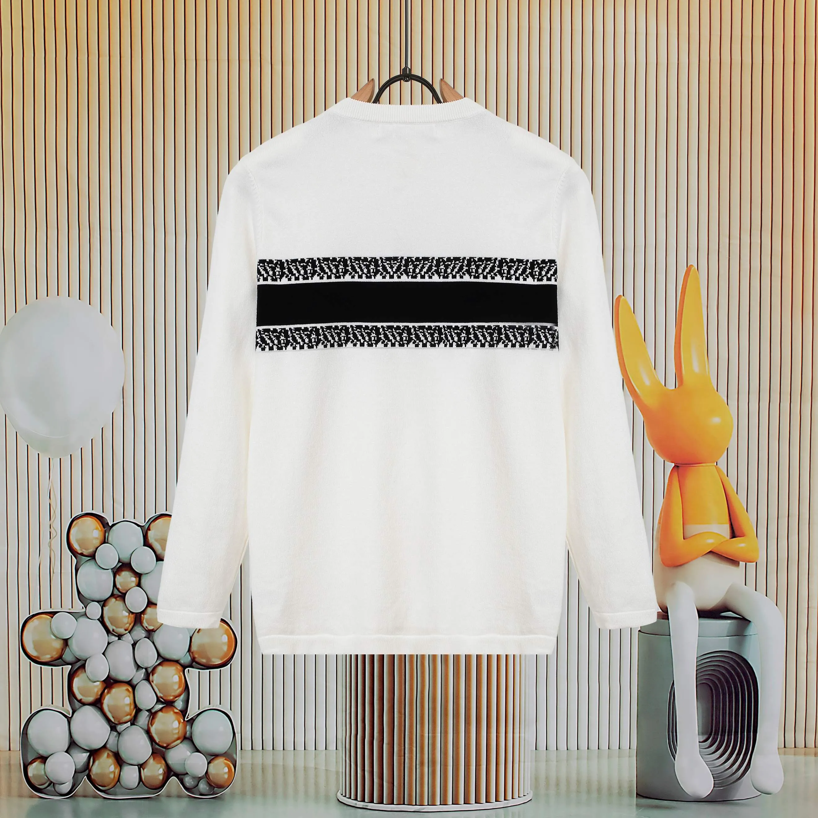 🅿️250 DIOR High-quality classic jacquard knitted sweater casual top for couples Dior classic series Exquisite and delicate craftsmanship The fabric is silky and super breathable, comfortable to the touch, high-grade and supple. Spun knitted elastic fabric is light and breathable without any sense of restraint. It is very youthful and energetic. Both men and women can easily control it. It is very in line with the fashion aesthetic concept of today's young people. The wearing effect is invincible, beautiful and handsome. A must-have for autumn and winter couples. Complete three standards. Same style for men and women. Model D8933 Color: Black White Size: S M L XL
