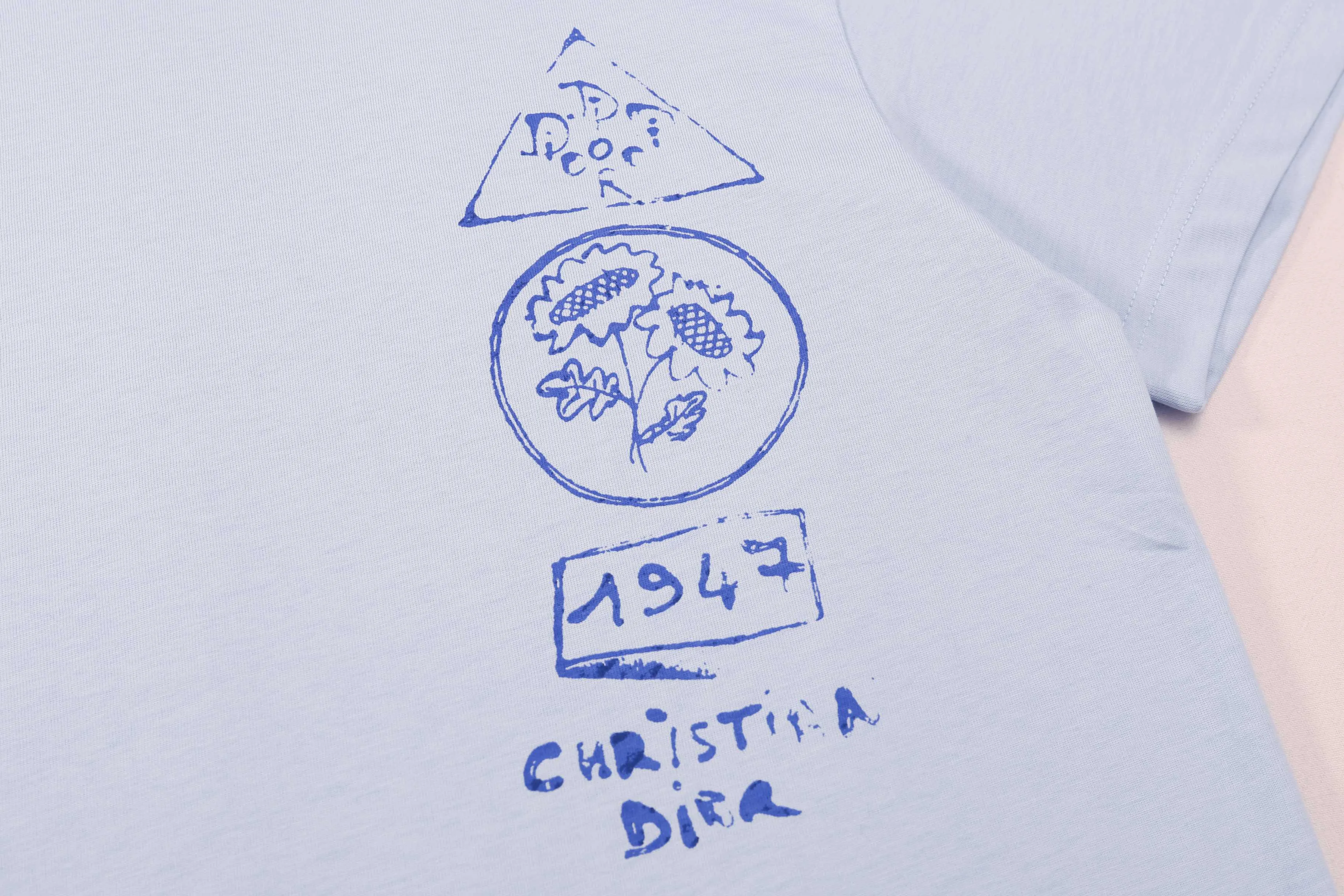 🅿️180 Correct version of high quality D10R summer25ss new digital printing round neck short-sleeved T-shirt. Decorated with printing on the front and back, digital direct printing. The printing effect is light and thin without glue, and the pattern restoration is extremely fine. SIZE: XS S M L