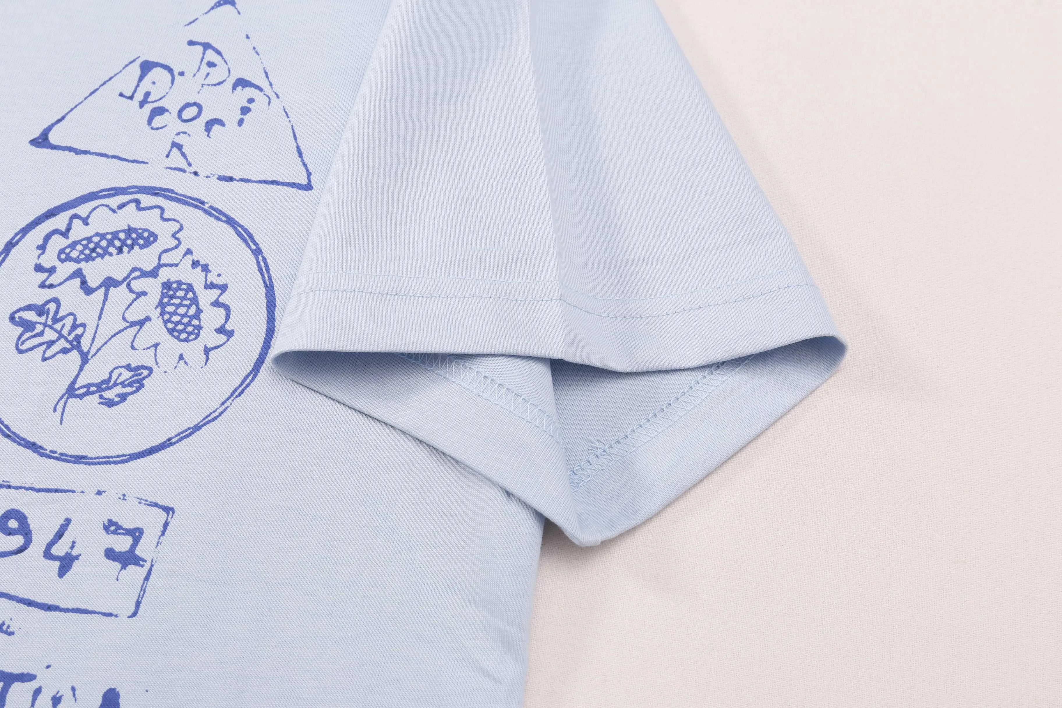 🅿️180 Correct version of high quality D10R summer25ss new digital printing round neck short-sleeved T-shirt. Decorated with printing on the front and back, digital direct printing. The printing effect is light and thin without glue, and the pattern restoration is extremely fine. SIZE: XS S M L