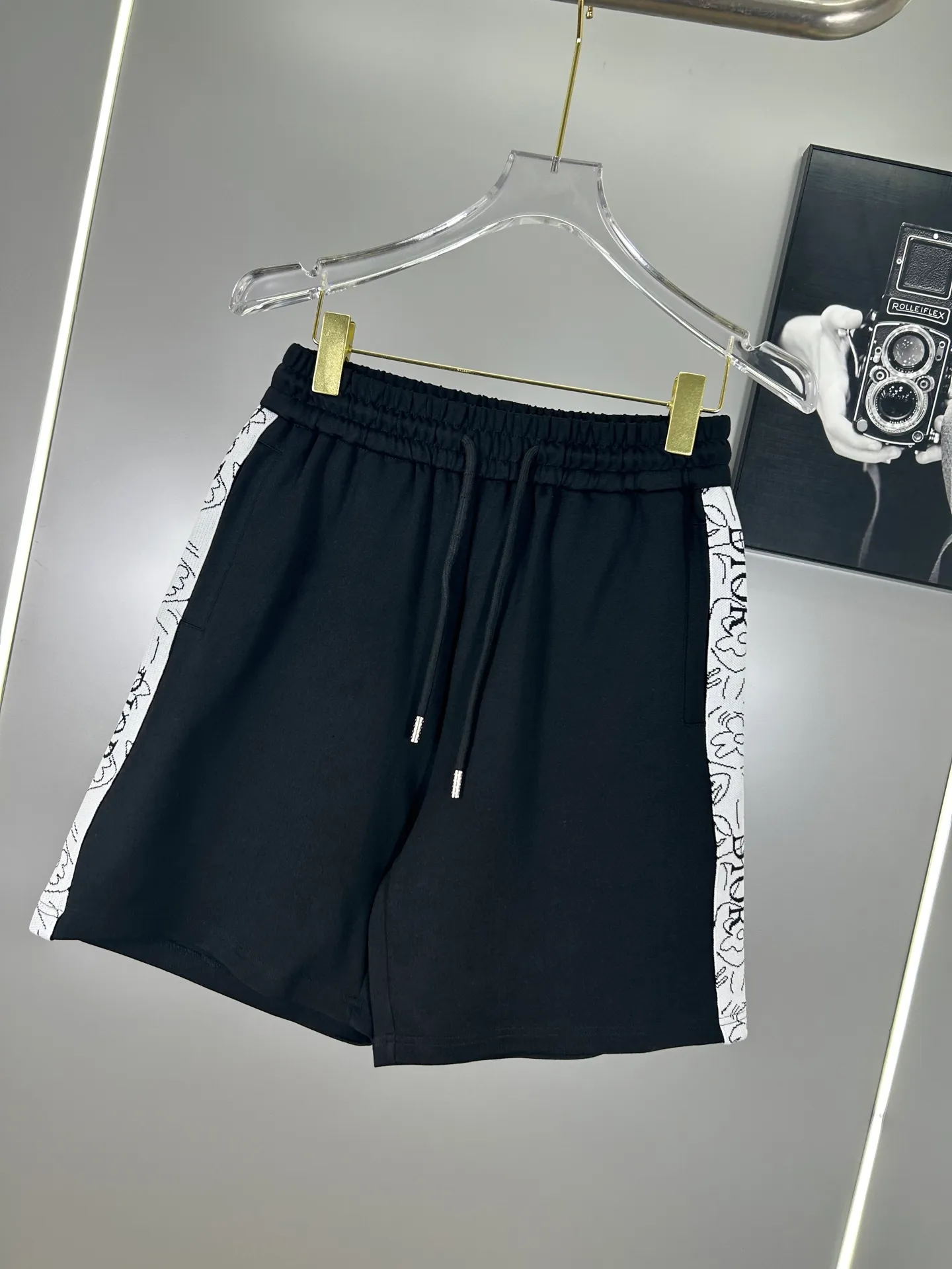 🅿️240 (high-end original specification version) Dior 2025ss trade channel goods. Ribbon casual sports shorts are an irresistible classic style with a casual and fashionable touch. Simplified proportional tailoring creates a casual and versatile fit. The customer-supplied high-density 400g fabric is different from traditional knitted cotton fabrics. It feels soft and delicate, has a better texture, is comfortable and skin-friendly, anti-wrinkle and breathable. Modern classic urban benchmark with a new image. The drawstring waist design highlights the charm of sports and leisure. It shows the youthful and exuberant expression. Lazy and sexy... Size: S--XXL
