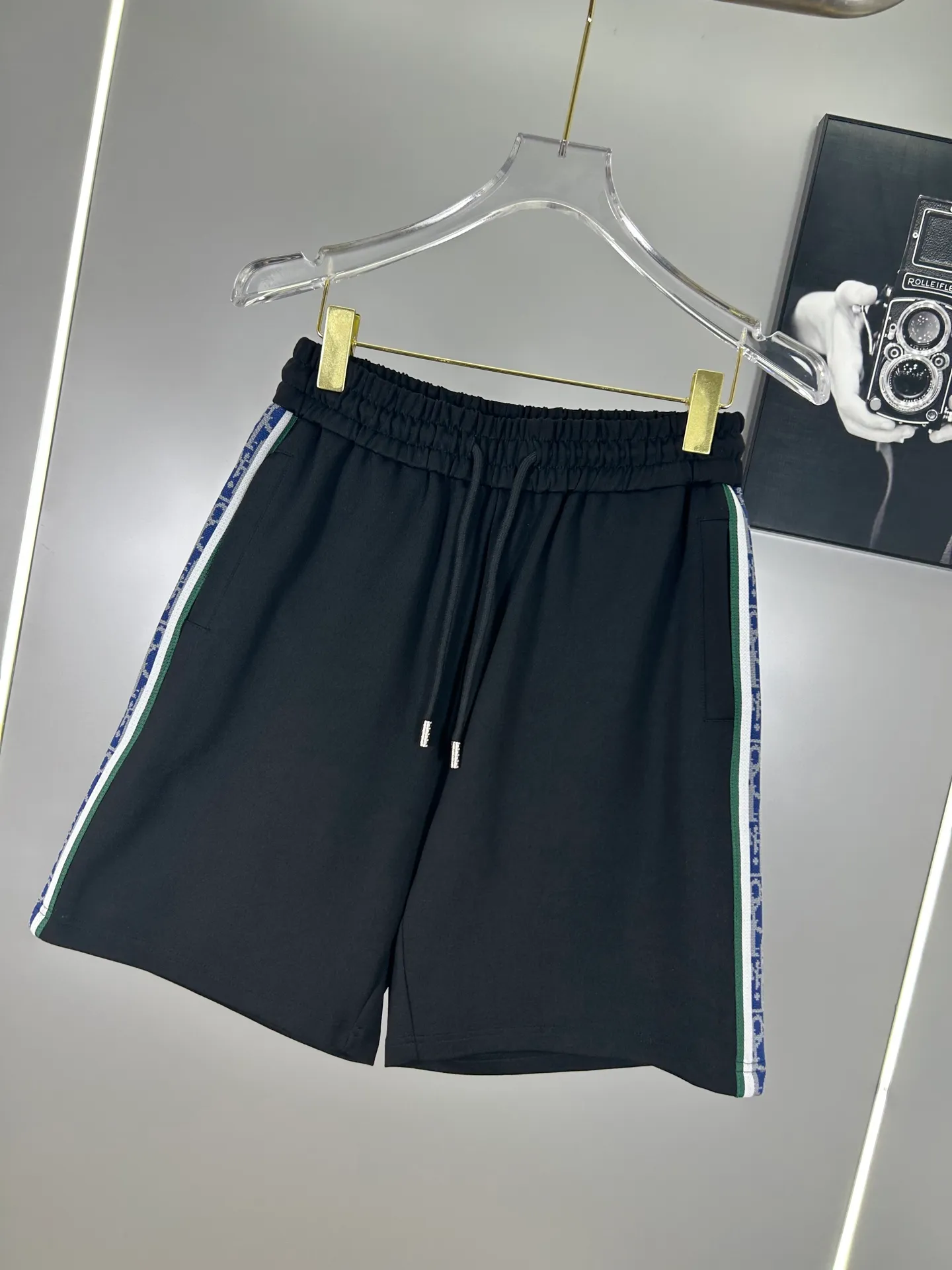 🅿️240 (high-end original specification version) Dior 2025ss trade channel goods. Ribbon casual sports shorts are an irresistible classic style with a casual and fashionable touch. Simplified proportional tailoring creates a casual and versatile fit. The customer-supplied high-density 400g fabric is different from traditional knitted cotton fabrics. It feels soft and delicate, has a better texture, is comfortable and skin-friendly, anti-wrinkle and breathable. Modern classic urban benchmark with a new image. The drawstring waist design highlights the charm of sports and leisure. It shows the youthful and exuberant expression. Lazy and sexy... Size: S--XXL