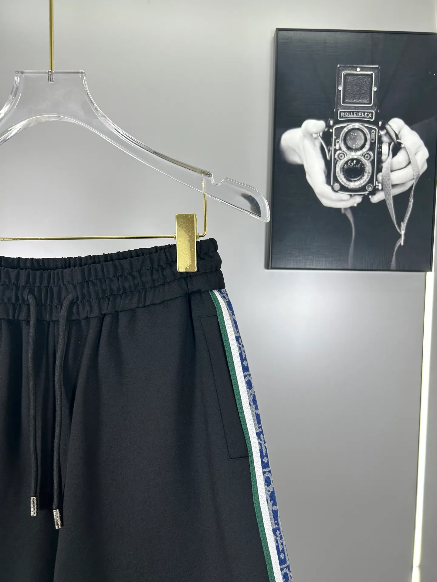 🅿️240 (high-end original specification version) Dior 2025ss trade channel goods. Ribbon casual sports shorts are an irresistible classic style with a casual and fashionable touch. Simplified proportional tailoring creates a casual and versatile fit. The customer-supplied high-density 400g fabric is different from traditional knitted cotton fabrics. It feels soft and delicate, has a better texture, is comfortable and skin-friendly, anti-wrinkle and breathable. Modern classic urban benchmark with a new image. The drawstring waist design highlights the charm of sports and leisure. It shows the youthful and exuberant expression. Lazy and sexy... Size: S--XXL