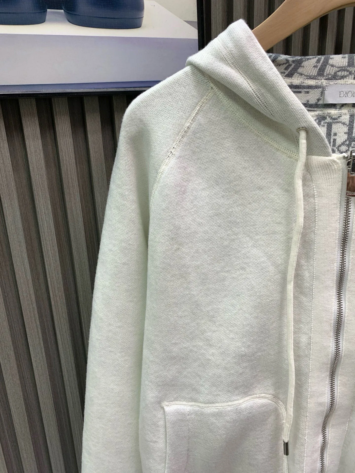 🅿️760 white
