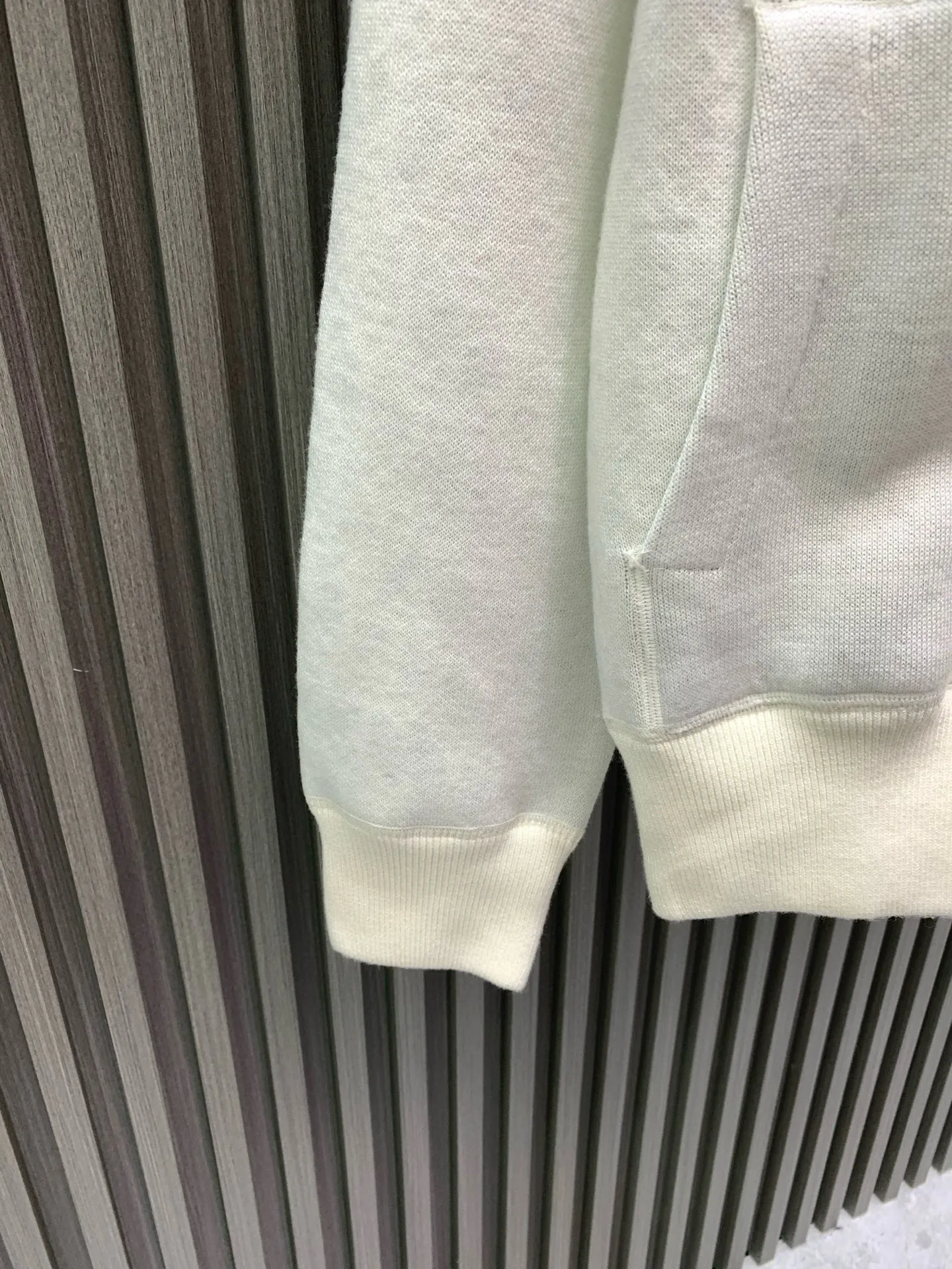 🅿️760 white