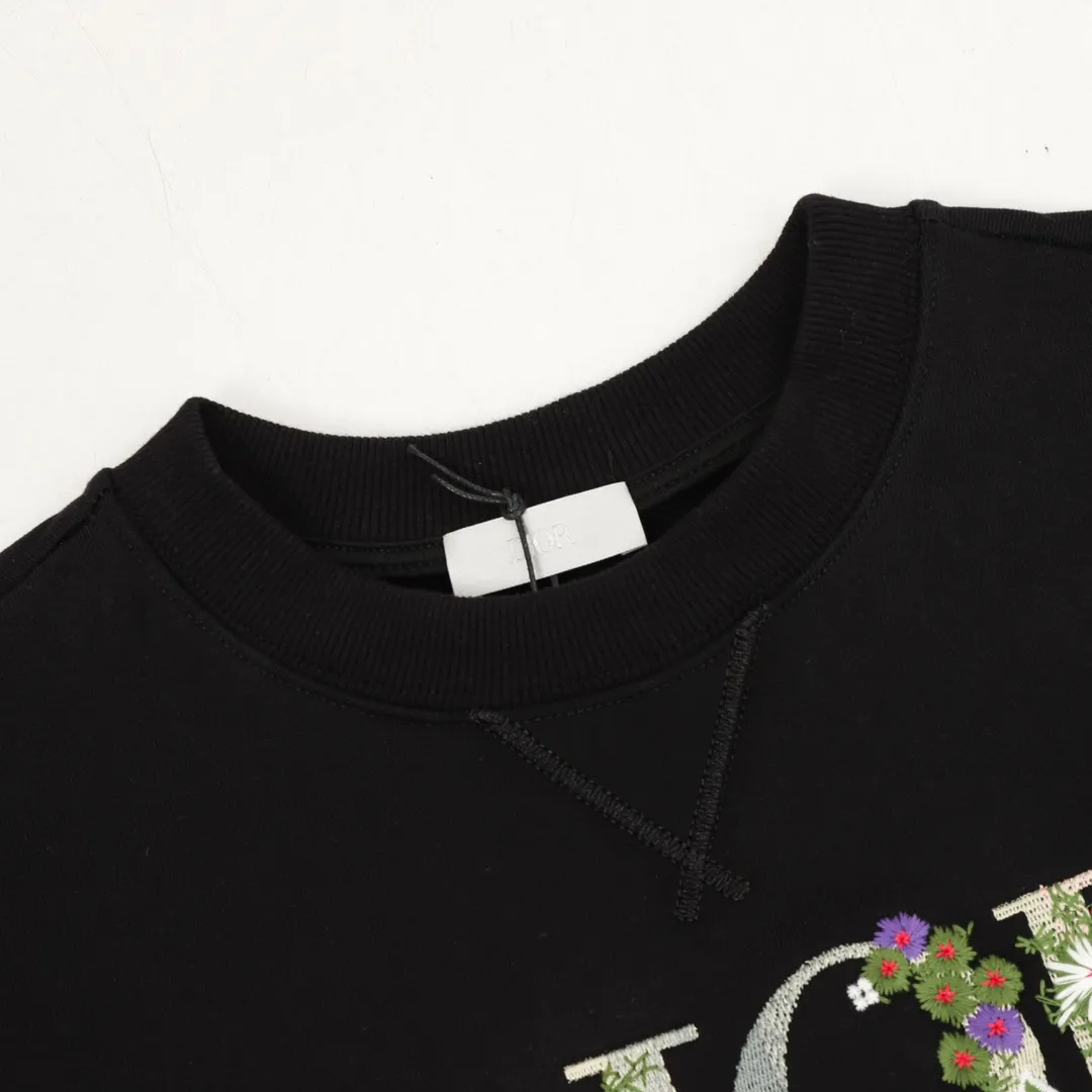 🅿️500 DIOR/Dior Gradient floral letter embroidery round neck sweatshirt, custom-woven and dyed fabric, customized triangle thread on the neck + thread on both sides, imported Tajima embroidery on the chest, letter pattern base + partial floral embroidery after gradient dyeing process, three-label accessories and hardware are all molded and customized Size: XS-L