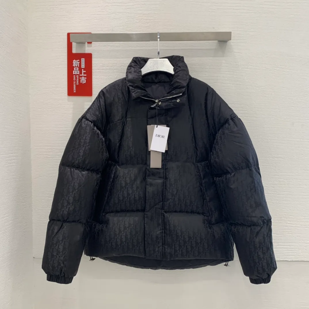 🅿️780 packed.   mu 🔥🔥🔥Dior Dior new fall and winter style 🆕 hat can be hidden Down jacket Original 1:1 customized hardware accessories are all imported and original customization Welcome to compare at the counter Absolutely high quality Use top 90 white duck down Super soft Full of feathers and fluffy Super heavy workmanship of the fabric 👍 Perfect version Size: 44-52