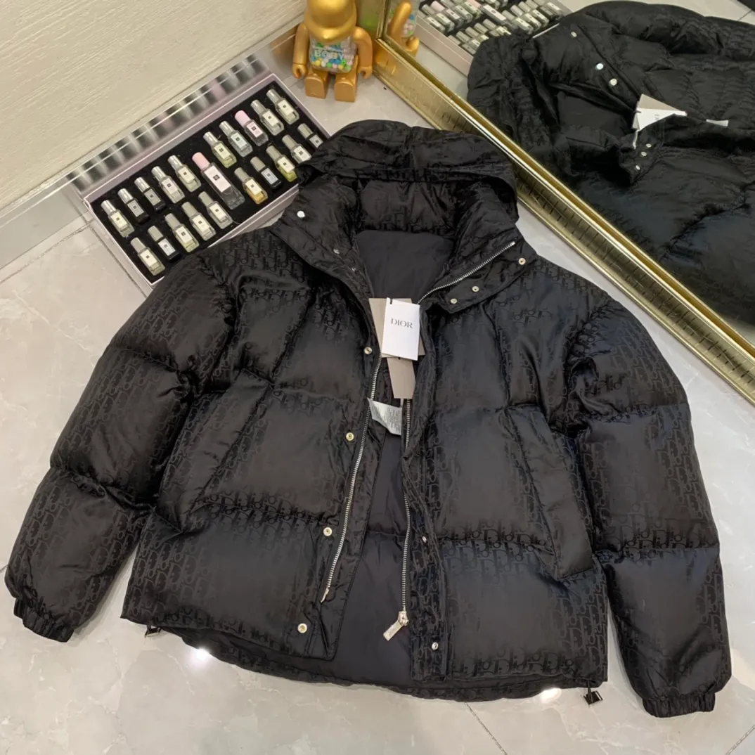 🅿️780 packed.   mu 🔥🔥🔥Dior Dior new fall and winter style 🆕 hat can be hidden Down jacket Original 1:1 customized hardware accessories are all imported and original customization Welcome to compare at the counter Absolutely high quality Use top 90 white duck down Super soft Full of feathers and fluffy Super heavy workmanship of the fabric 👍 Perfect version Size: 44-52