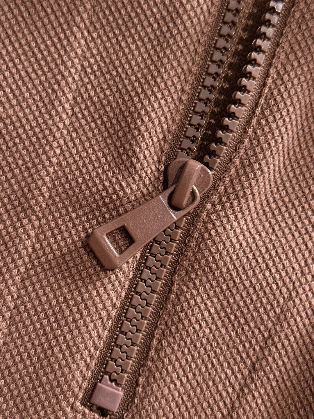 🅿️330 shipped the next day. High version DIOR/Dior 25ss spring and summer new high-definition pique cotton T-shirt. Made in Italy with imported machines. Truly luxurious and high-quality. 1:1COPY with eyes closed. Heavy combed fabrics, high-strength and heavy-weight fabrics feel substantial when weighed. The upper body is also more textured than ordinary T-shirts and is not easy to deform. This texture can cope with the weather. It absorbs sweat and is breathable, suitable for both hot and cold conditions! Perfectly produced with reference to the original stitch and stitch! The loose fit design is super noble. Custom-woven signature ribbed collar, cuffs, and hem. Really rare and rare goods Size: M-XXXL