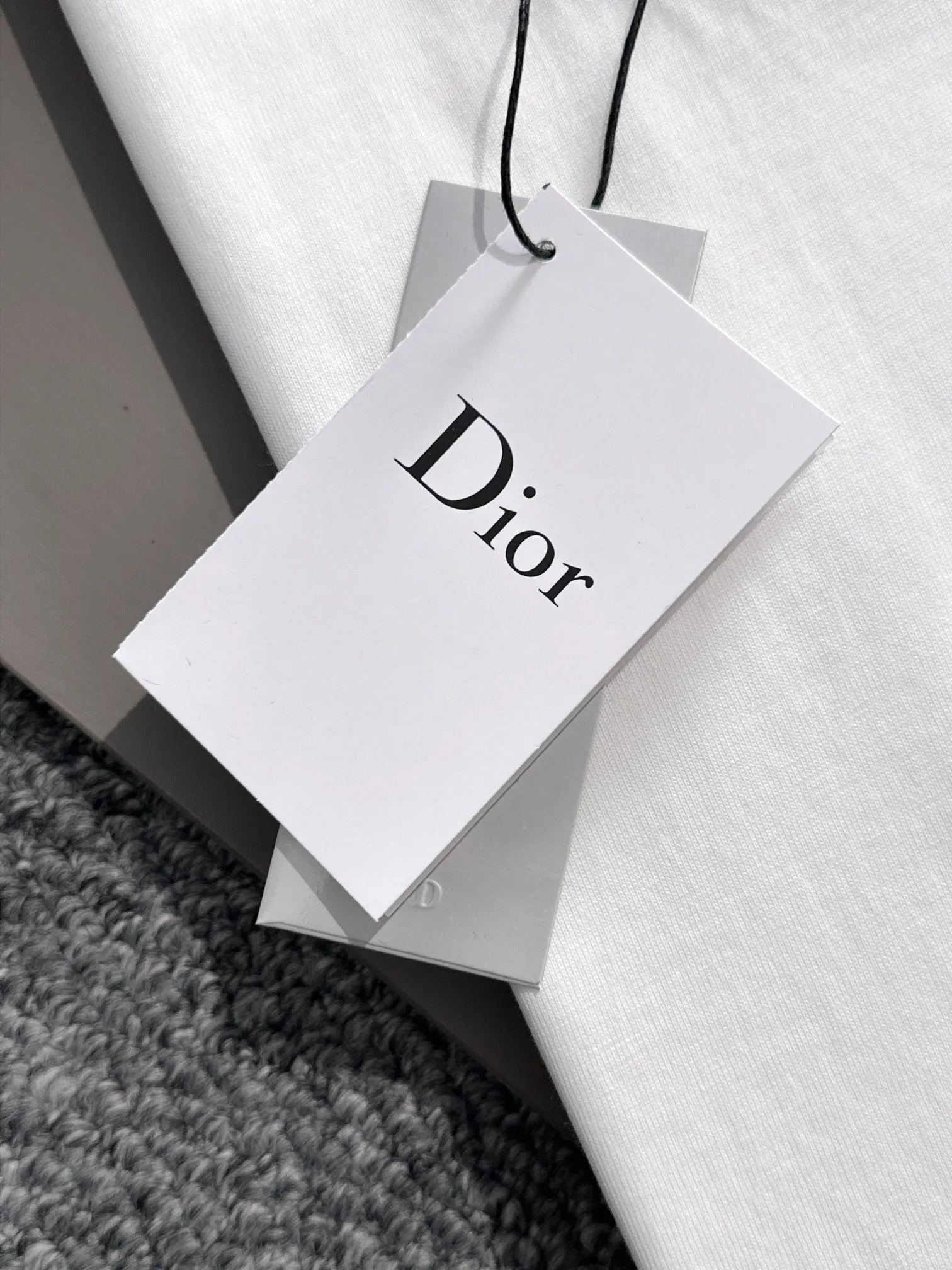 🅿️170 (arrives the next day) Dior 2025 new multi-element CD patch embroidered letter logo, same style for men and women, short-sleeved T-shirt ·Customized 260g 100% double yarn pure cotton fabric ·Design dyed 32 double-strand threads ·Collar label, hangtag, main mark and three labels complete Color: White Size: XS S M L