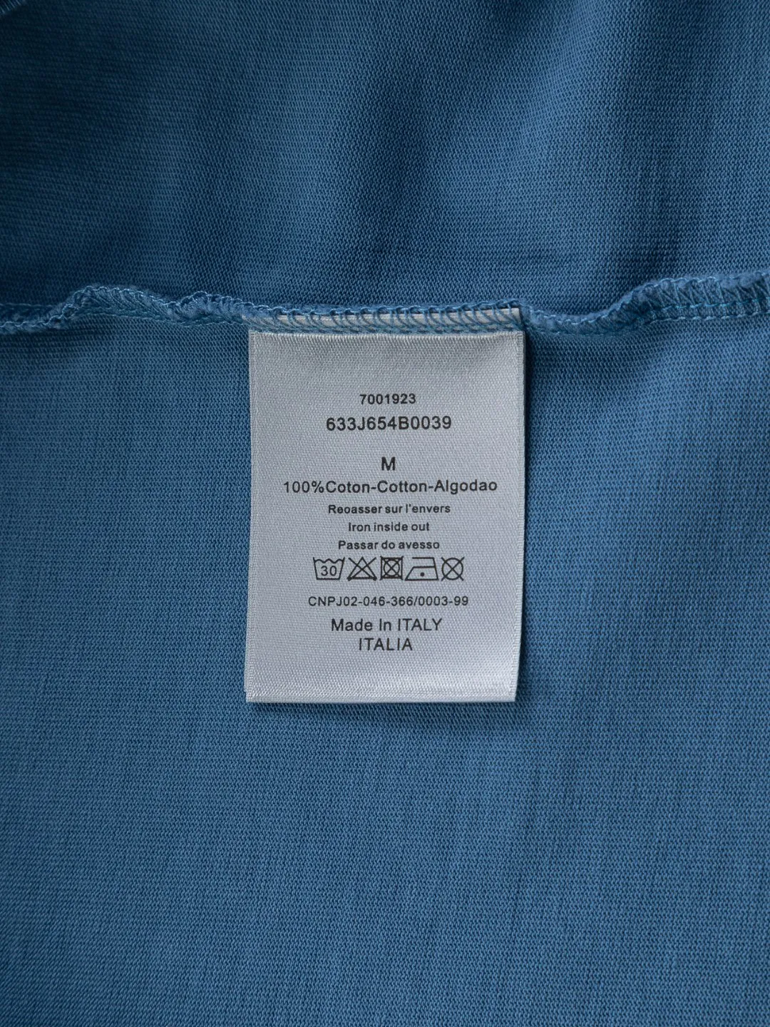 🅿️210 DIOR Dior Dior CD micro wide version S-XL Dior 26ss official website is always unbeatable classic style permanent boutique counter eternal co-branded floral letter patch on the chest 🪡 embroidery + velvet simple letters large logo on the back 🪡 embroidered logo heavy craftsmanship same style short-sleeved T-shirt, cotton blended terry jersey fabric, original development This is from the 2025 beachwear limited series. The full-logo jacquard towel highlights the classic Obliave flower. It is matched with an S-shaped round neck and topstitching. It is unique. The whole body is decorated with obliqve jacquard. The ribbed round neck is matched with V-shaped topstitching. Customized accessories. The whole body is customized and developed according to the Y-panel... Complete with three standards, it can control various styles and pay tribute to Dior's historic year! Coupled with the blessing of full-flower cotton material, both the upper body comfort and the existence are unparalleled. It can be said to be a must-have companion in summer. The excellent breathability and comfortable wearing feeling are unparalleled~ Recommended! ! Same style for men and women! Color: Black White Blue Purple Size: S-XL Size chart: S: Shoulder width 50-Bust 56-Length 70 M: Shoulder width 52-Bust 57-Length 72 L: Shoulder width 54-Bust 59-Length 74 XL: Shoulder width 56-Bust 62-Length 76