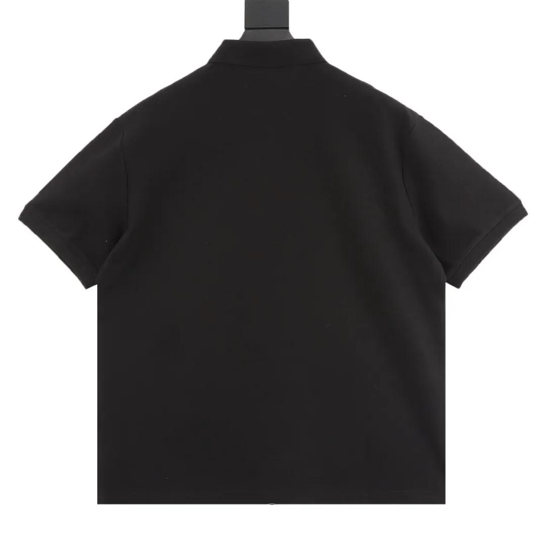 🅿️270 DIOR CD four-color cursive embroidered letters short-sleeved POLO shirt. Original customized 200g cotton khaki fabric, thread dyed to match the original. The imported machine embroidery process makes the letter logo show a delicate and exquisite effect, enhancing the decorative effect. Use an embroidery machine to embroider the designed letter logo onto the patch. Upright and stylish upper body Color: black, white, navy blue, floral gray Size: S-L