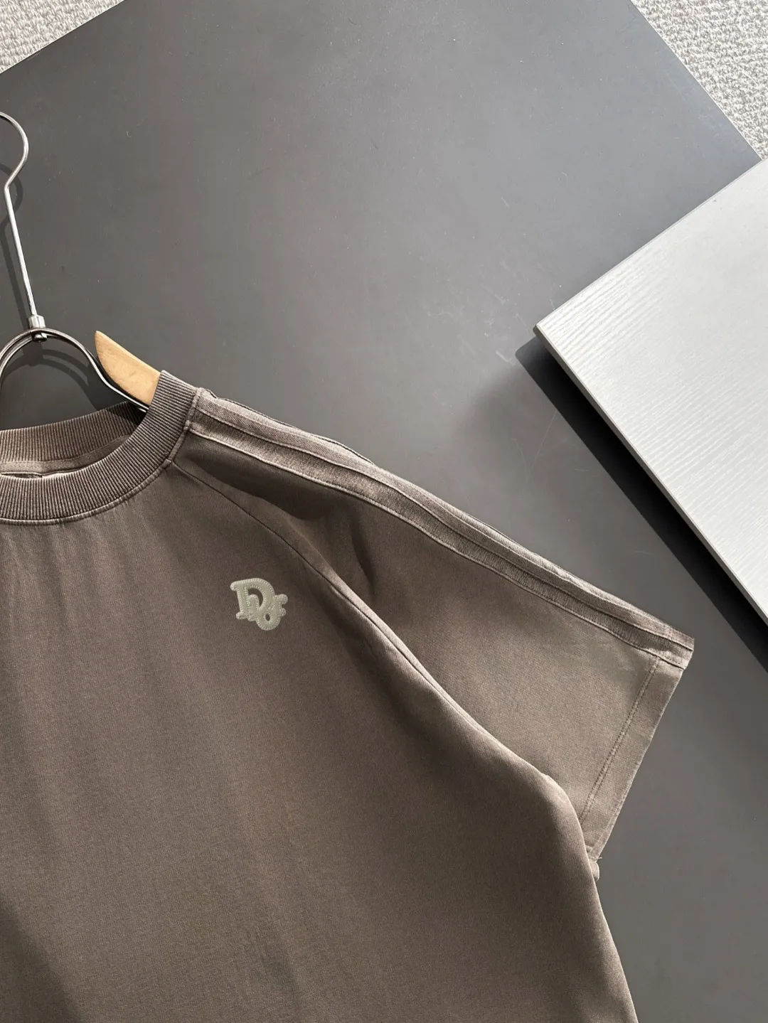 🅿️500 next day shipping DIOR/Dior high quality 2025 spring and summer new elastic band casual heavy industry washed suit, batik tripe sweat-absorbent and breathable, counter-customized fabric with high breathability and comfort, impeccable details, brand element design concept, reflecting high quality. It feels delicate and soft! It presents a casual cut and the upper body shape is great! Trading company channels are rare and available on the official website simultaneously! From a high-end men's positioning brand, high-end, low-key luxury taste, people can't refuse! Exquisite workmanship and impeccable quality! The overall style is simple, fashionable and timeless, fully meeting the requirements of stylish and tasteful dressing! Size: S-XXL