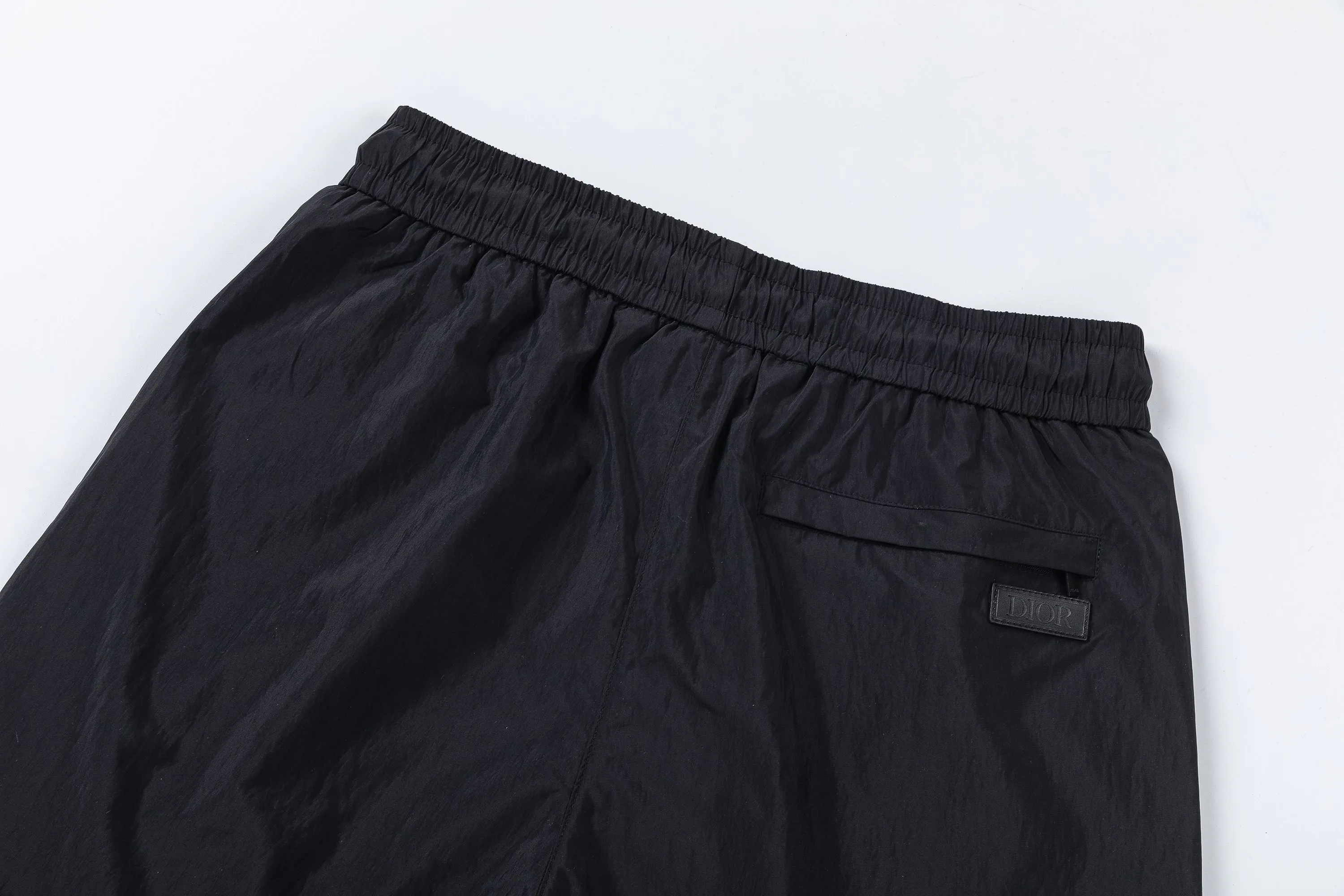 🅿️210 DiRO Dior 2025 spring and summer logo embroidery. New fashionable beach shorts, with lining and mesh shorts! The official website is synchronized with the original 1-1 replica, the original hardware is selected from high-quality polyester fiber fabrics, with a delicate feel, a must-have item for summer, and the upper body effect is super handsome! Color: Black White Size: S M L XL XXL