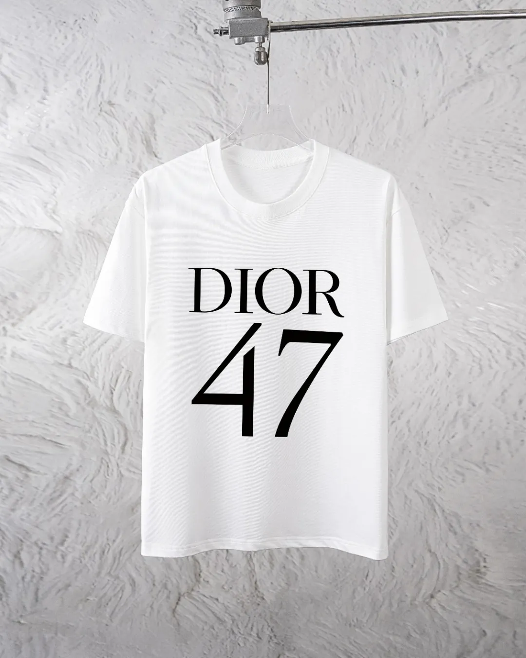 🅿️300 Dior Exclusively provides new trendy men’s fashionable round neck short-sleeved shorts suits, trendy and fashionable casual short-sleeved suits! It has high breathability and comfort, impeccable details, and brand element design concept, reflecting high quality. It presents a casual cut and the upper body shape is great! Material: 250g Xinjiang long-staple cotton short sleeves + 360g pure cotton terry shorts Size: S M L Due to manual measurement, there is a deviation of about 1-3CM in size.