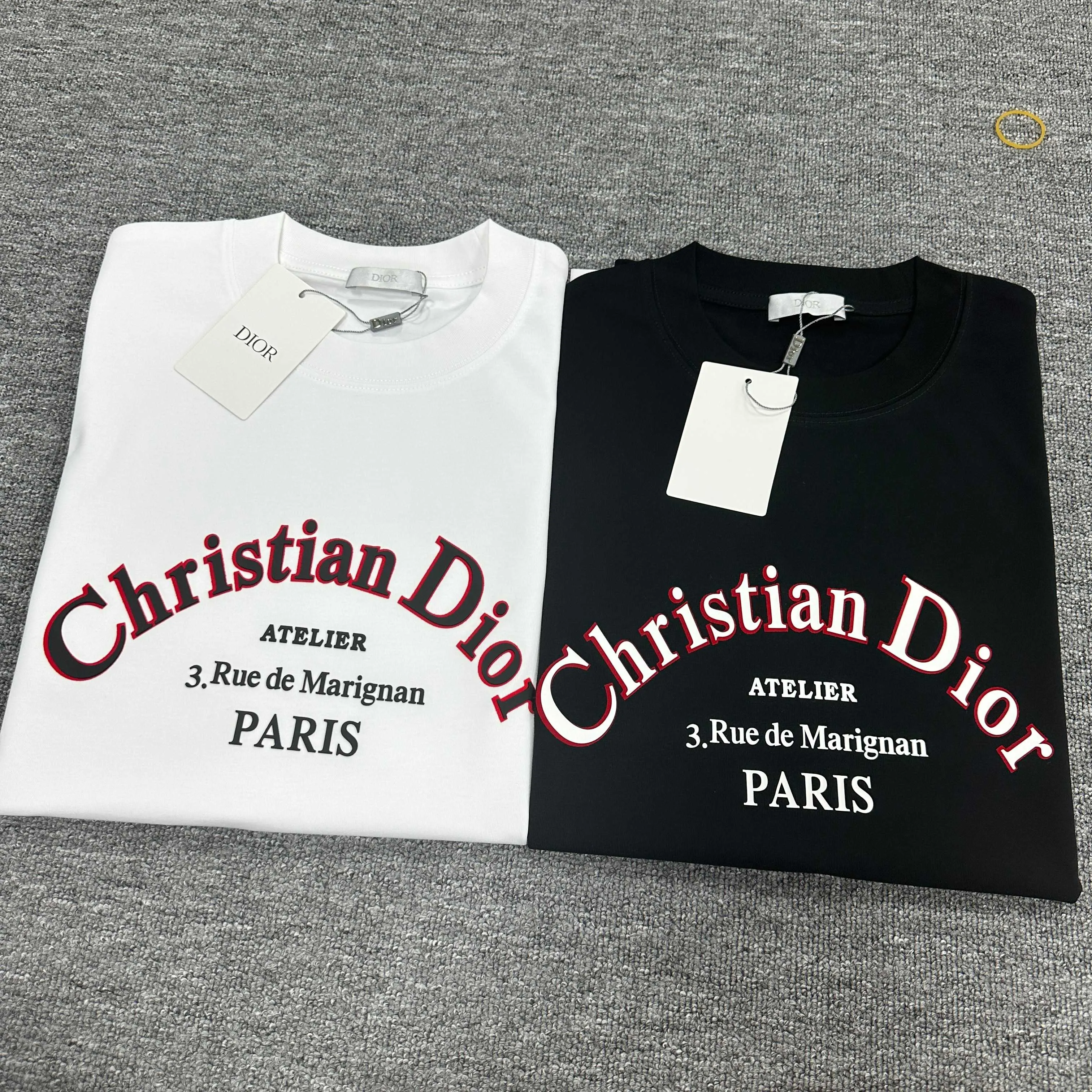 🅿️190 Dio* Dior 2025 spring and summer new style Classic letter flocking technology + three-dimensional silicone Simple and elegant Customized double yarn plain cotton fabric Short-sleeved T-shirt Unisex Color: Black White Size: S (90-130 catties) M (120-150 catties) L (140-165 catties) XL (160-180 catties) XXL (180-210 pounds)