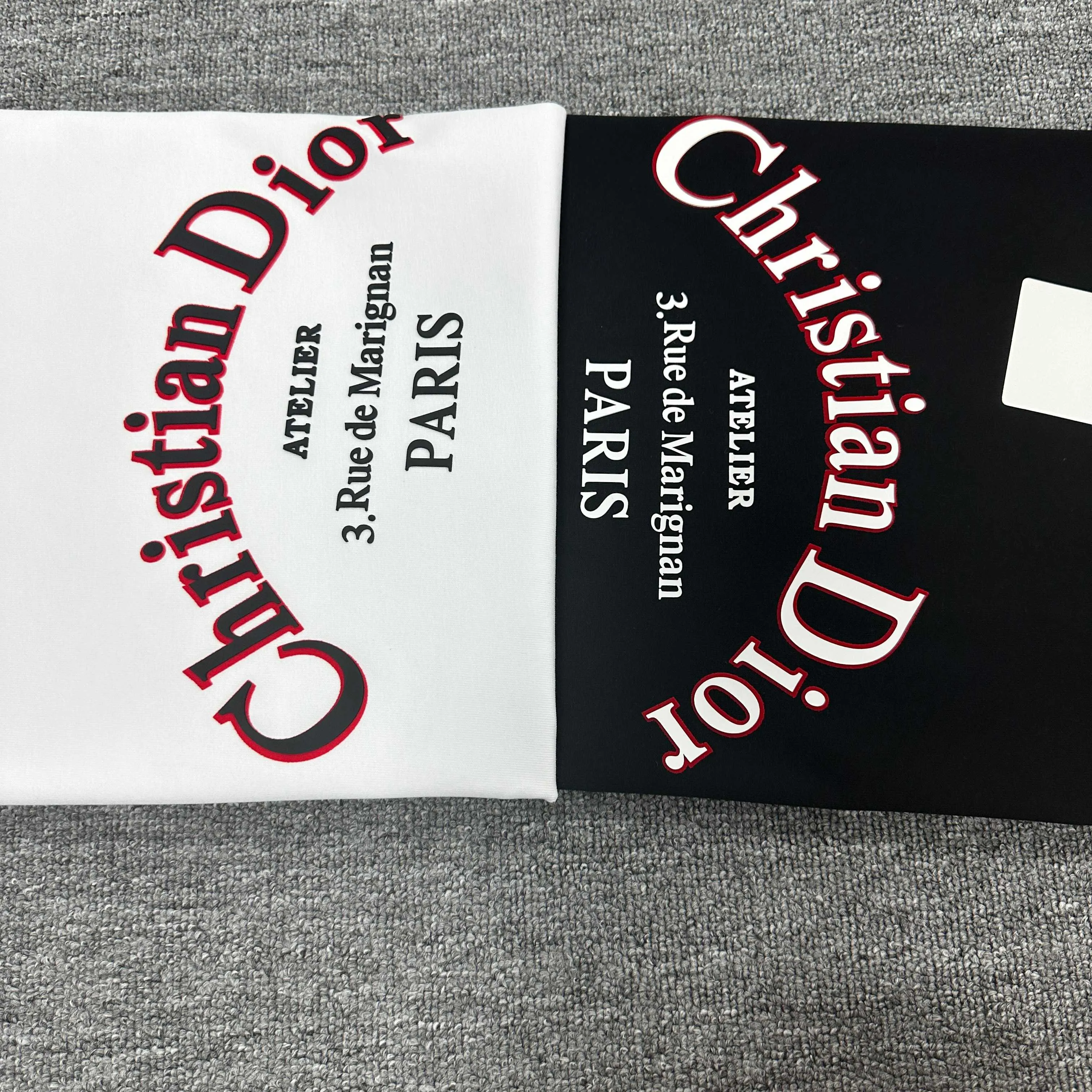 🅿️190 Dio* Dior 2025 spring and summer new style Classic letter flocking technology + three-dimensional silicone Simple and elegant Customized double yarn plain cotton fabric Short-sleeved T-shirt Unisex Color: Black White Size: S (90-130 catties) M (120-150 catties) L (140-165 catties) XL (160-180 catties) XXL (180-210 pounds)