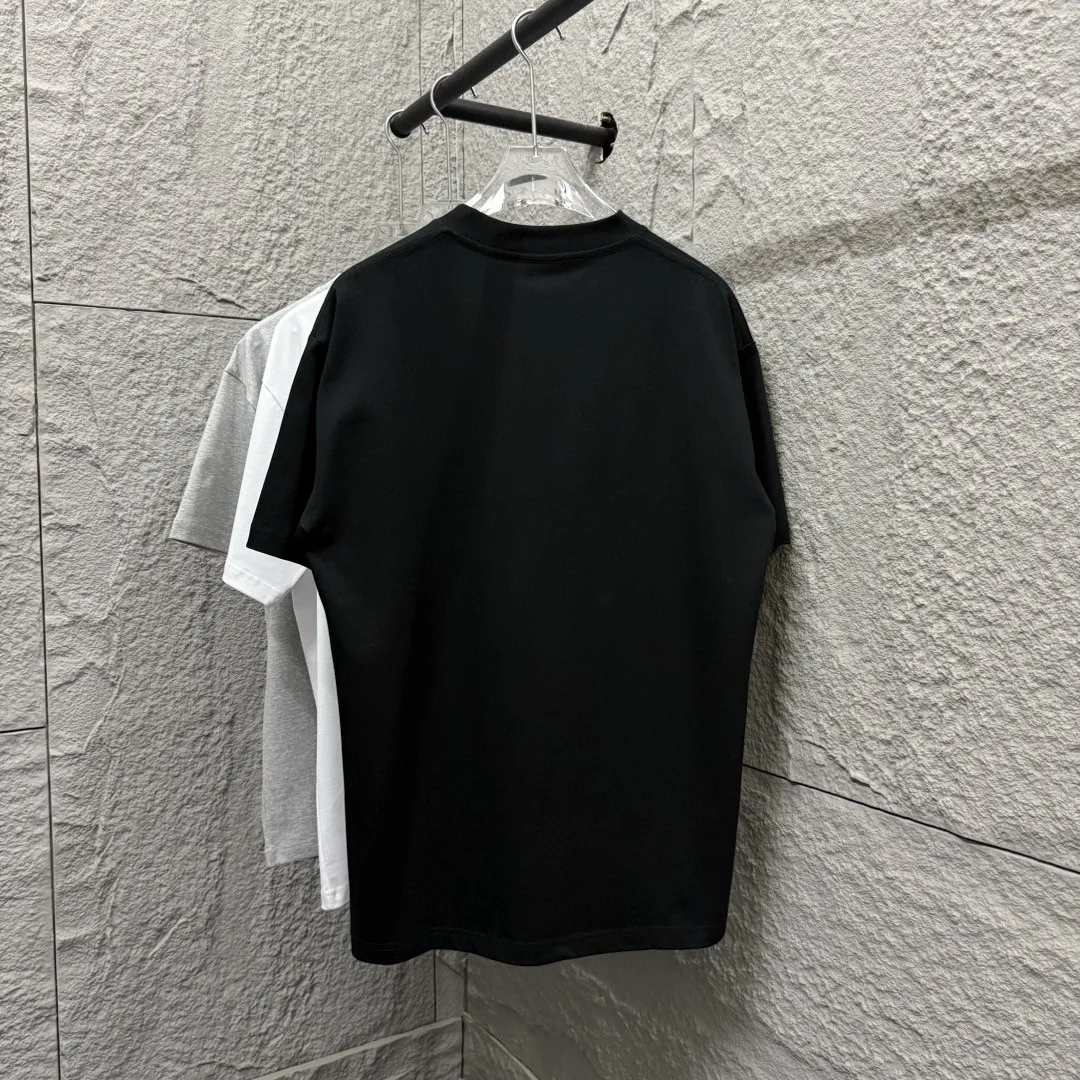 🅿️190 Dio* Dior 2025 spring and summer new style Classic letter flocking technology + three-dimensional silicone Simple and elegant Customized double yarn plain cotton fabric Short-sleeved T-shirt Unisex Color: Black White Size: S (90-130 catties) M (120-150 catties) L (140-165 catties) XL (160-180 catties) XXL (180-210 pounds)