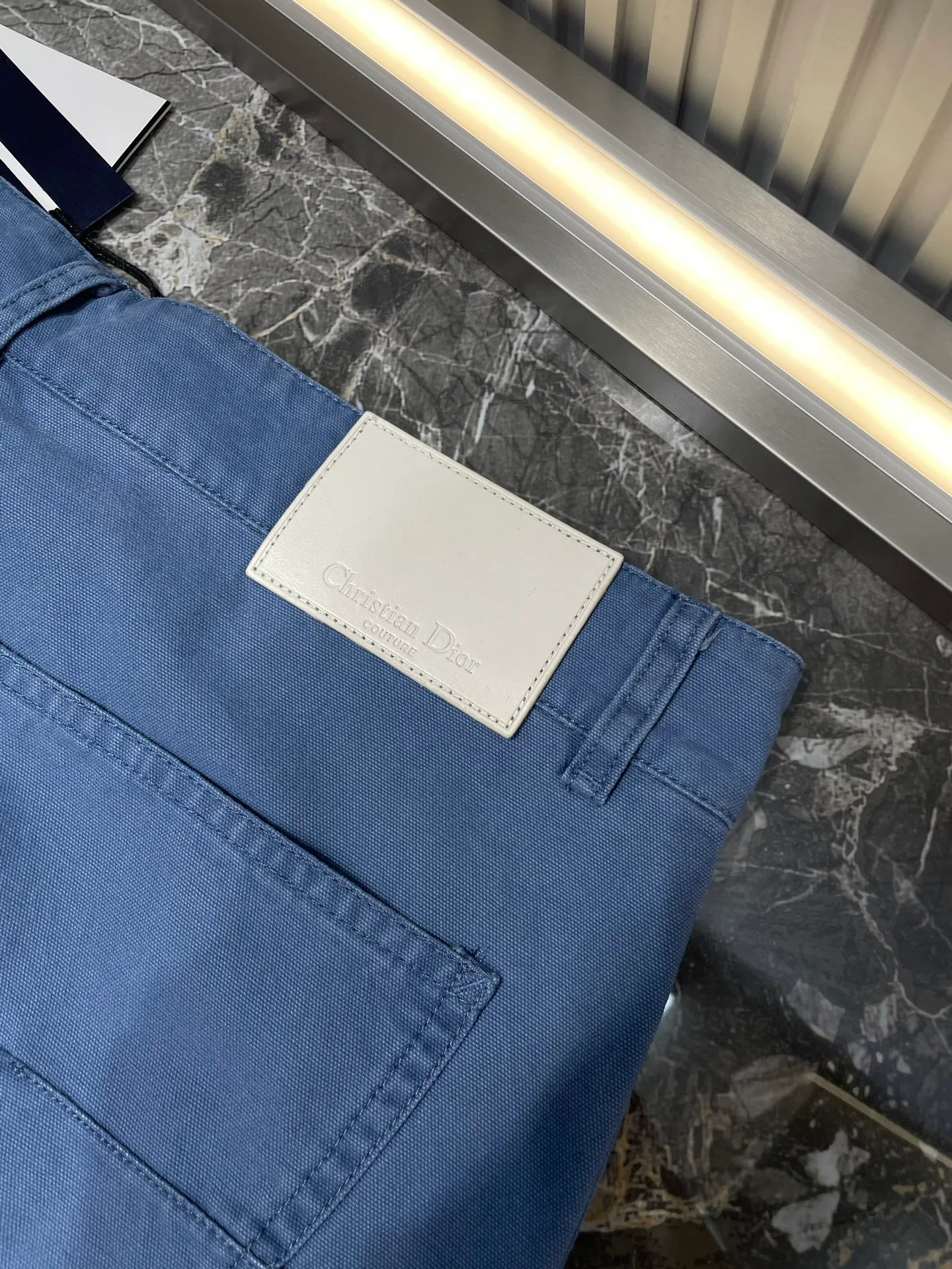 🅿️420 dior 🌟【Top original order】Embroidered letter shorts process description: The fabric is made of customized blue cotton fabric, engraved hardware buttons, classic letter logo embroidery, with gray leather tag on the back side, the overall routing is straight and delicate, the fabric is comfortable and soft, the color is consistent and no color difference. It can be matched with the same style to create a fashionable look, control various occasions, customized accessories, complete three labels, the same style for men and women! ⚠️Color: Blue ⚠️ Size: 46 48 50 52