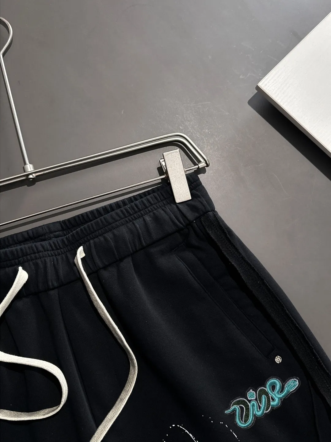 🅿️330 Next day shipping High-end goods Dior 2025 spring and summer new elastic band casual shorts, custom-made fabrics at the counter. High breathability and comfort, impeccable details, brand element design concept, reflecting high quality. It feels delicate and soft! It presents a casual cut and the upper body shape is great! Size: M-4XL
