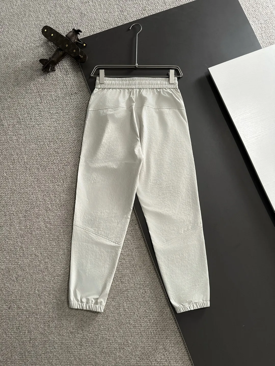 🅿️400 next day shipping Dior 2025 spring and summer new elastic band casual pants, thin counter custom fabrics, high breathability and comfort, impeccable details, brand element design concept, reflecting high quality. It feels delicate and soft! It presents a casual cut and the upper body shape is great! Size: M-4XL