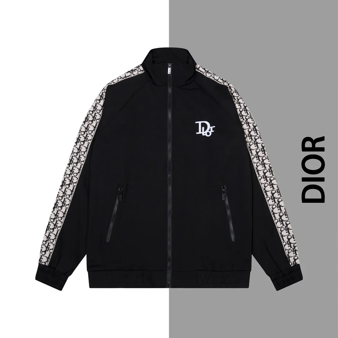 🅿️310 Style No. #F43 Dior webbing small label embroidered jacket Same style as DIOR official website Craftsmanship: full chest with consistent embroidered small label Fabric: 380g pure cotton Golden Horse Rowan Supporting: complete three labels Cardboard oil paper code sticker packaging High temperature pre-shrinking process before making, no shrinkage and deformation os version Can wear up to 200 pounds Manual measurement of size Error of 2-3cm is normal Color: Black size:s m l xl