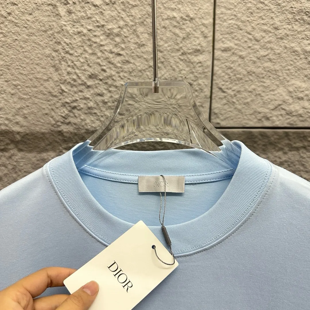 🅿️180 Dio*Dior* 2025 Spring and Summer Style Blue letters printed personalized logo Customized double yarn plain cotton fabric Short-sleeved T-shirt Uniform for men and women Color: White Black Light Blue Size: S (90-130 catties) M (120-150 catties) L (140-165 catties) XL (160-180 catties) XXL (180-210 pounds)